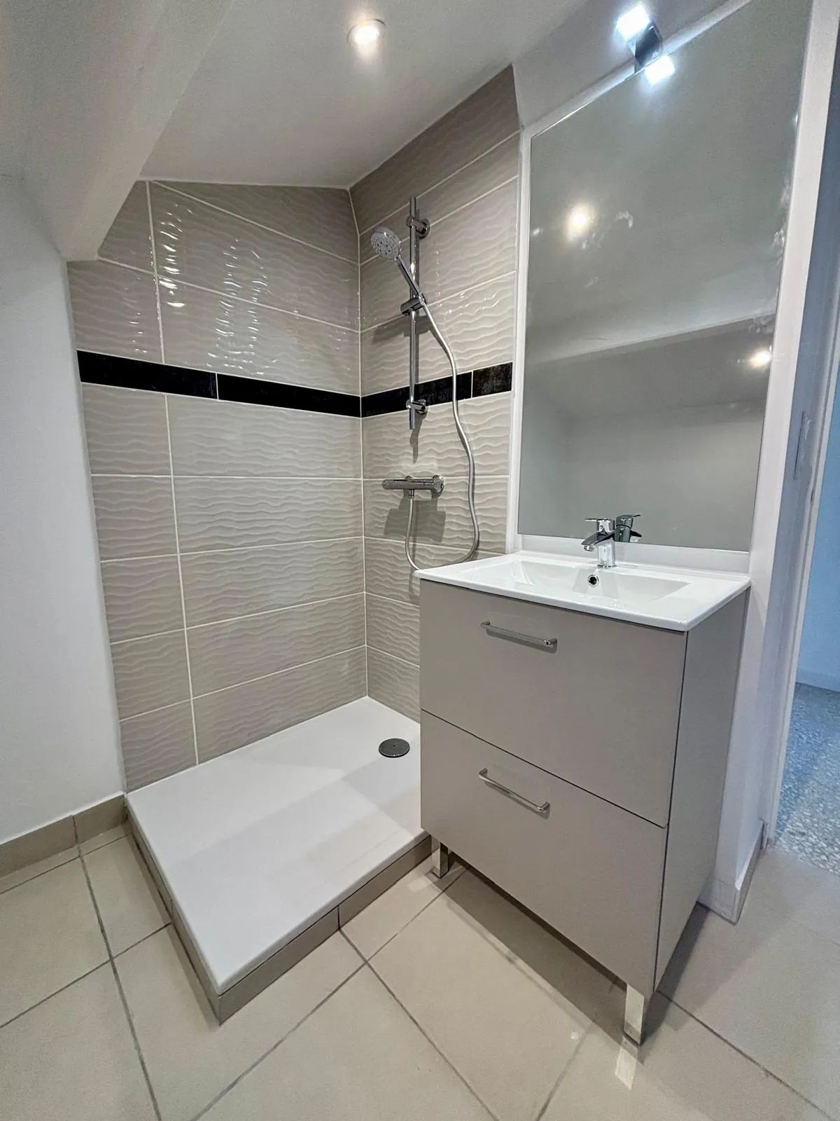 Appartement Type 2 à Nyons de 60 m², rénové et climatisé, proche du centre 