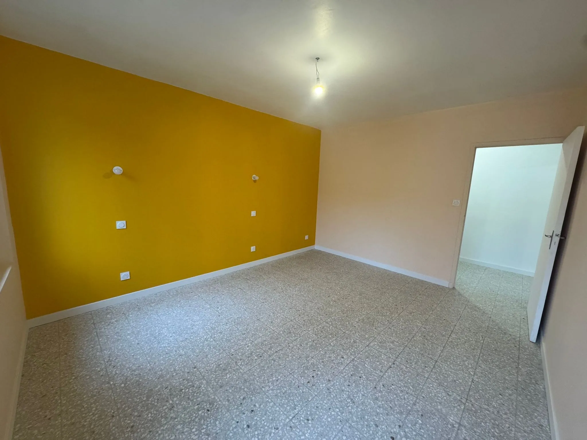 Appartement Type 2 à Nyons de 60 m², rénové et climatisé, proche du centre 