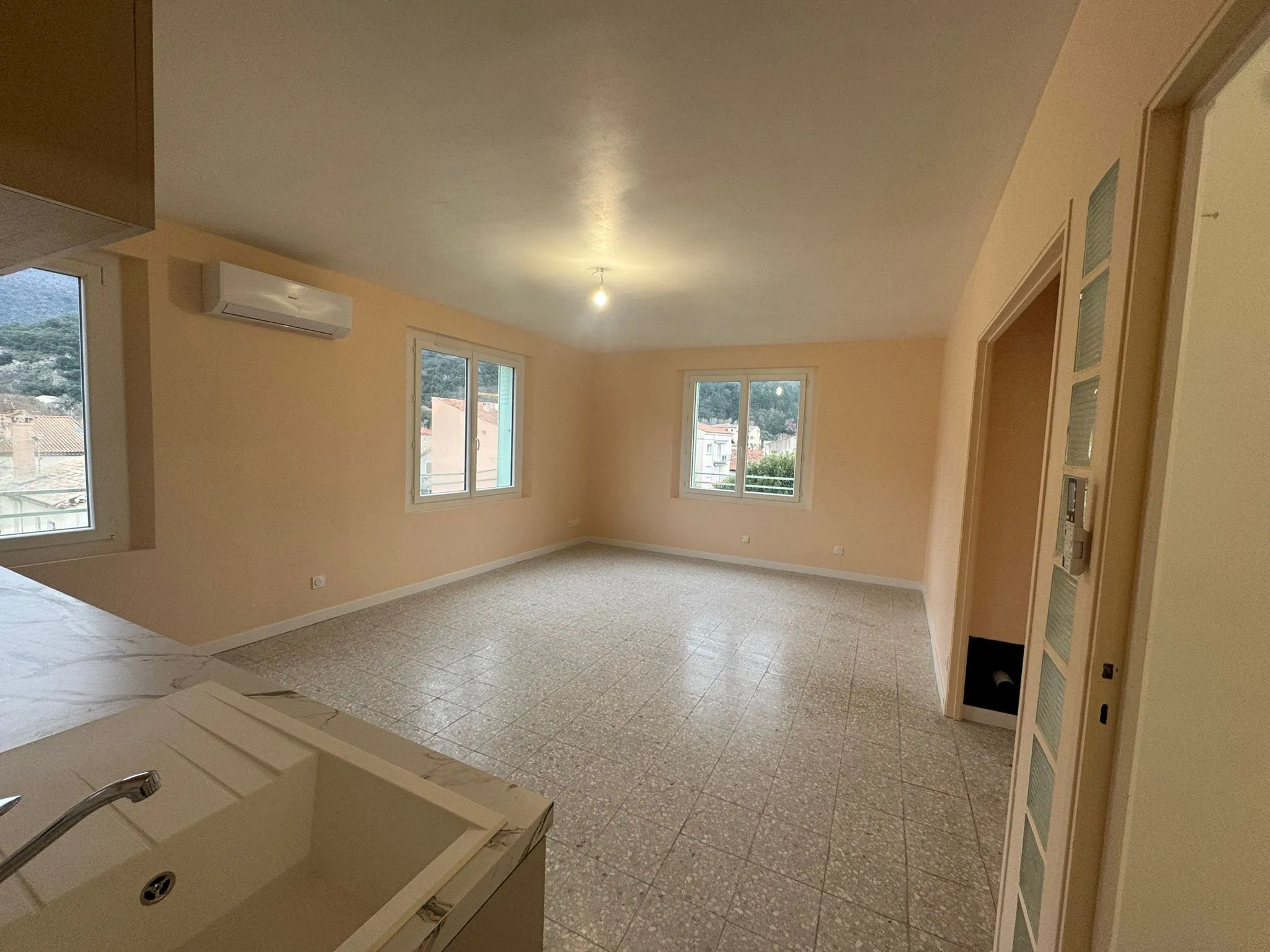 Appartement Type 2 à Nyons de 60 m², rénové et climatisé, proche du centre 