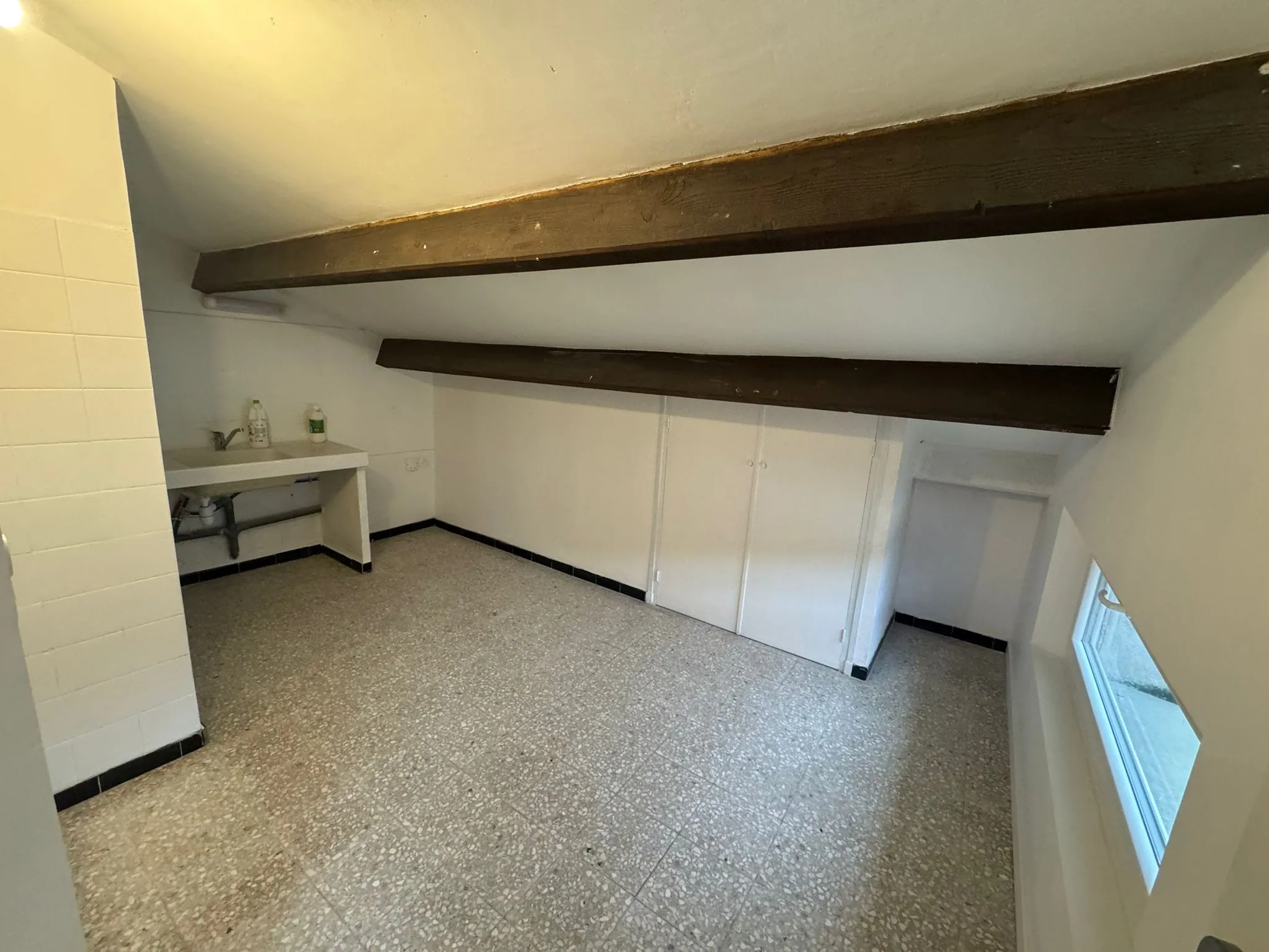 Appartement Type 2 à Nyons de 60 m², rénové et climatisé, proche du centre 