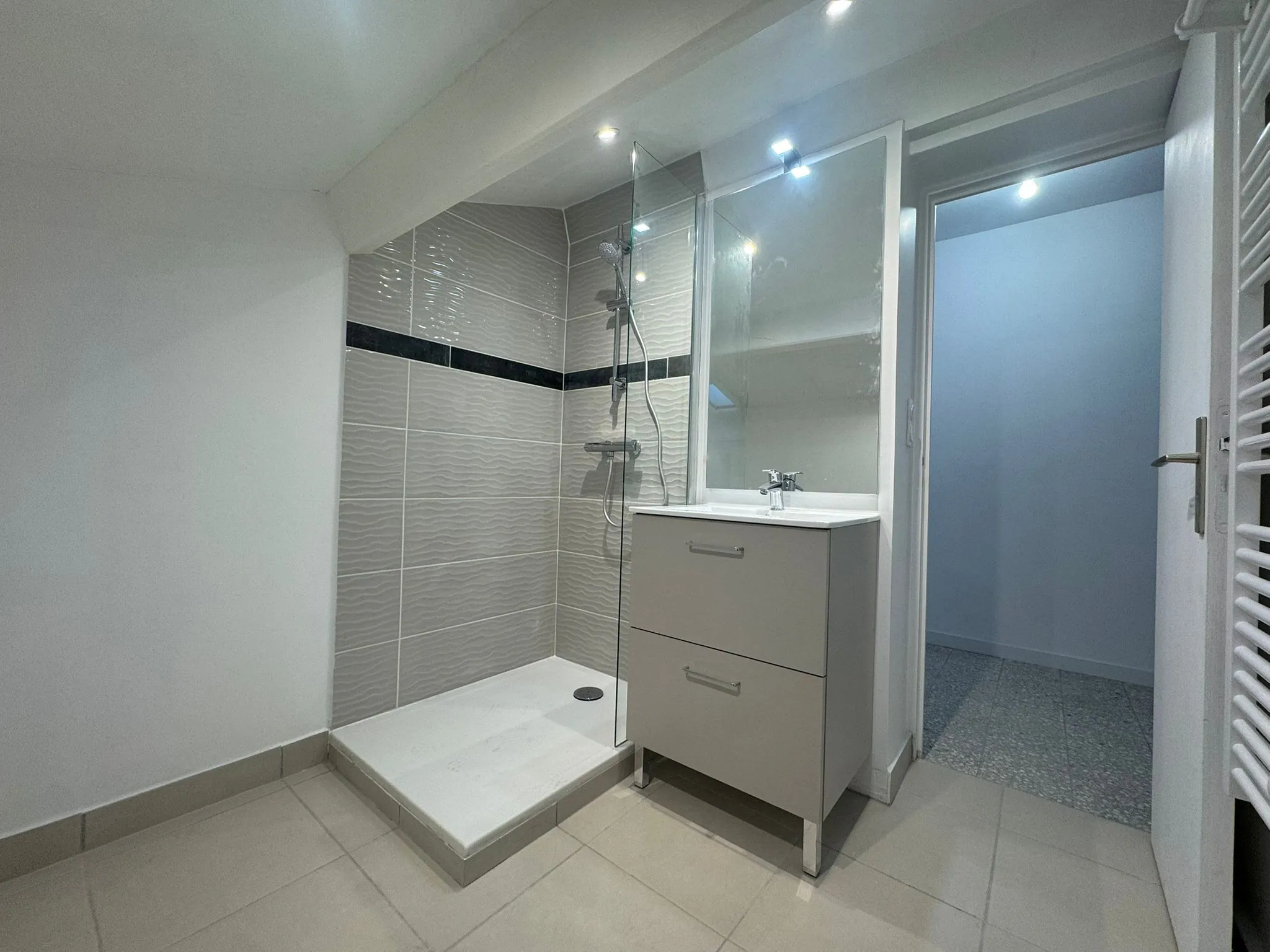 Appartement Type 2 à Nyons de 60 m², rénové et climatisé, proche du centre 