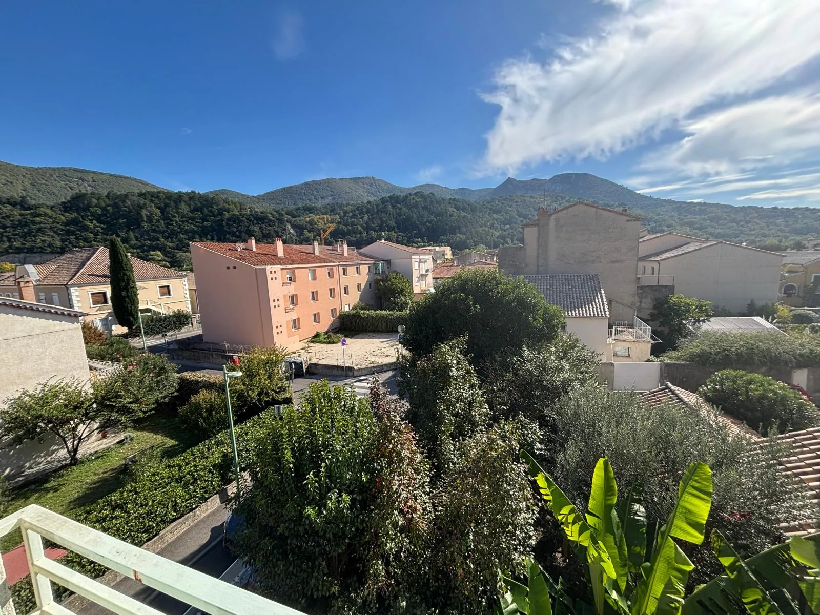 Appartement Type 2 à Nyons de 60 m², rénové et climatisé, proche du centre 