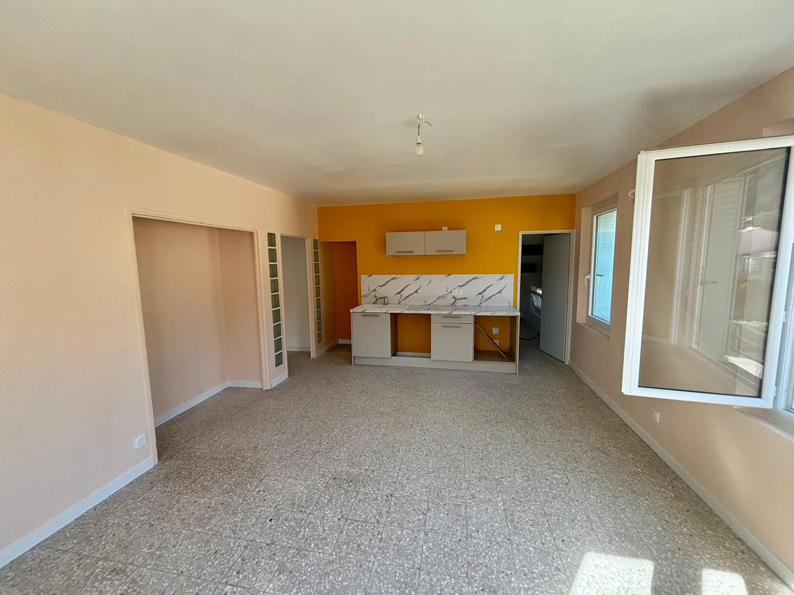 Appartement Type 2 à Nyons de 60 m², rénové et climatisé, proche du centre 