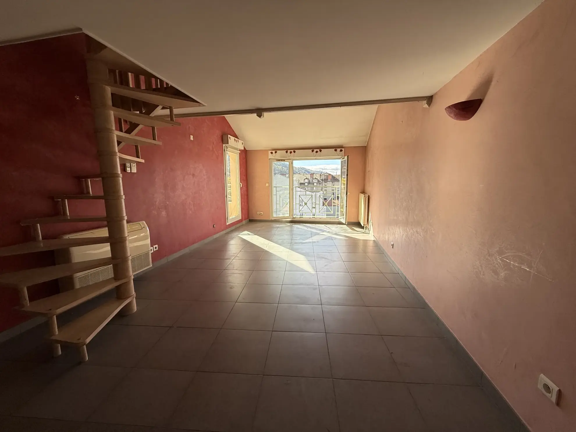 Appartement 3 pièces avec terrasse, garage et parking à Vienne 