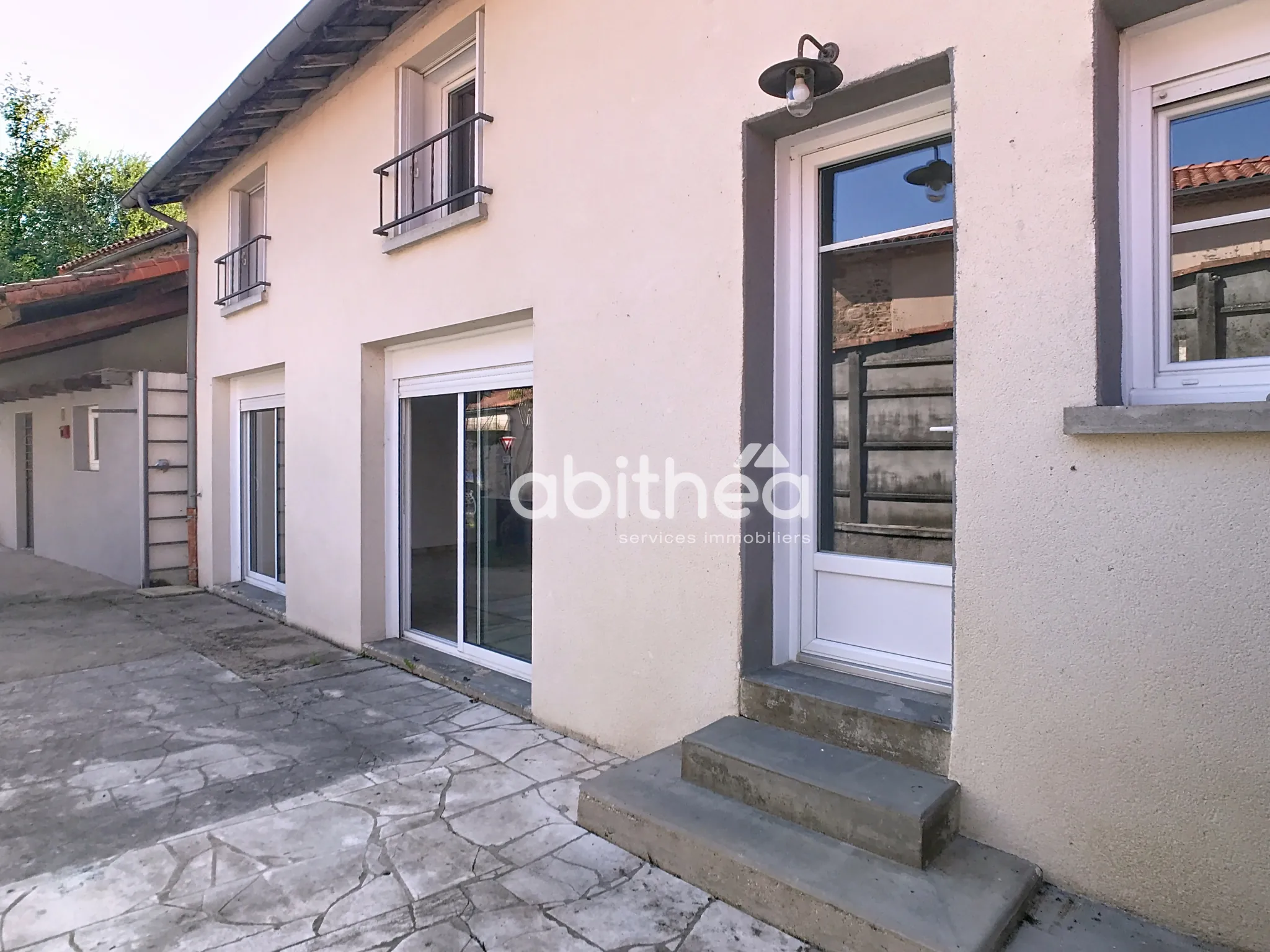 Villa familiale de 135 m² avec jardin à Massignac, proche commerces