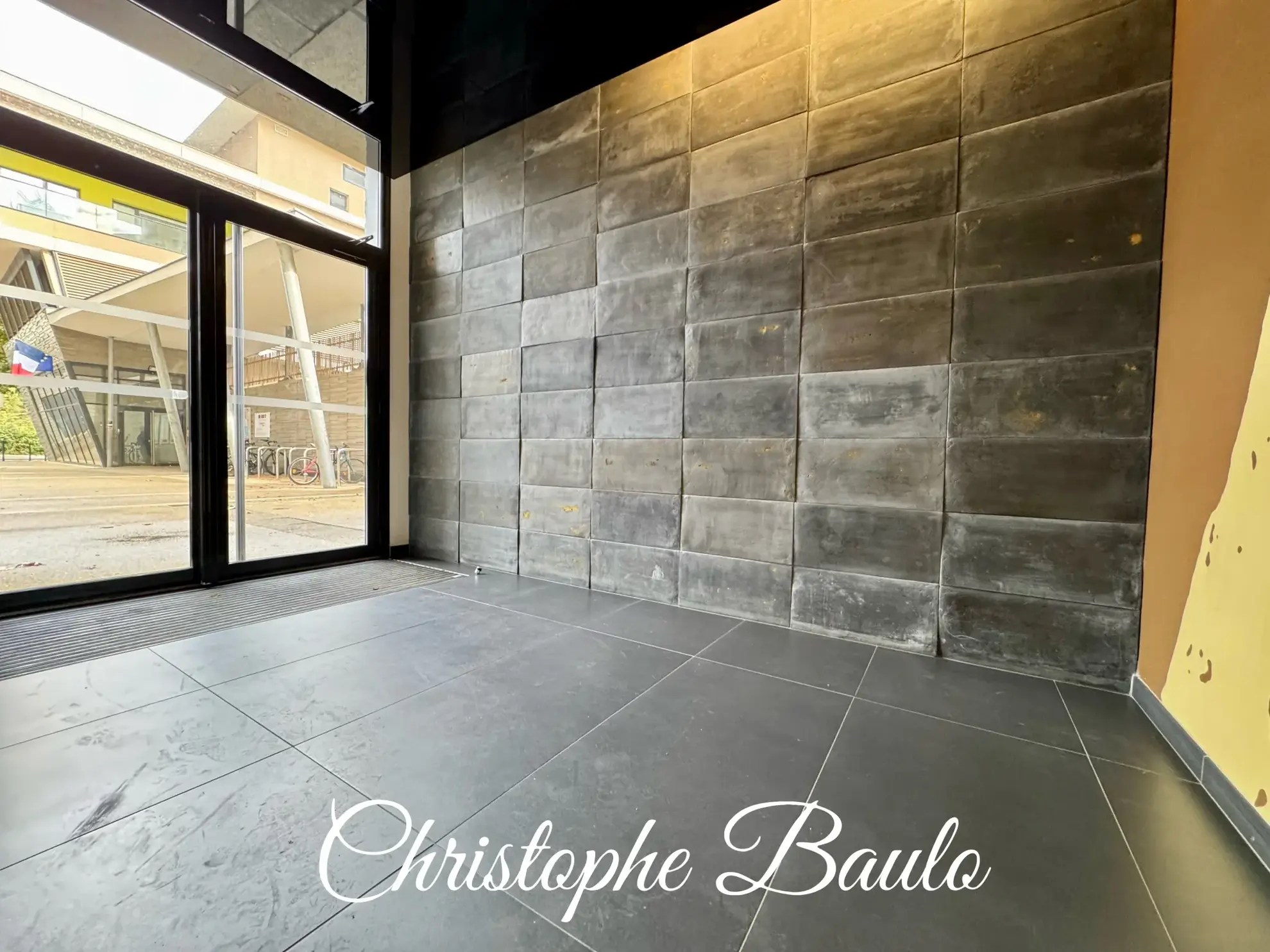 Appartement T3 lumineux avec terrasse à Montpellier Port-Marianne, dernier étage, parking inclus 