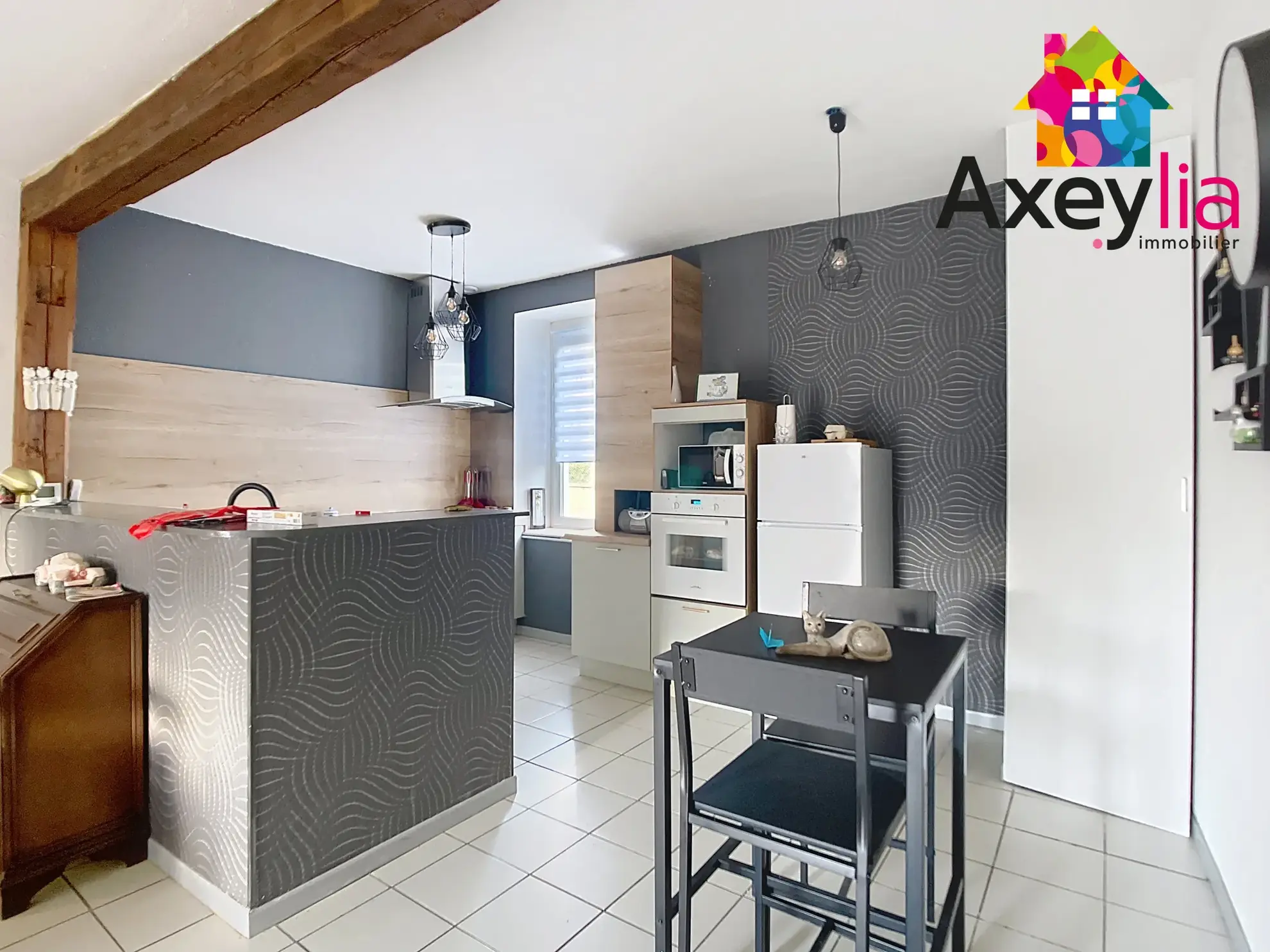 Maison rénovée avec terrasse à Roanne, 2 chambres, stationnement privé 