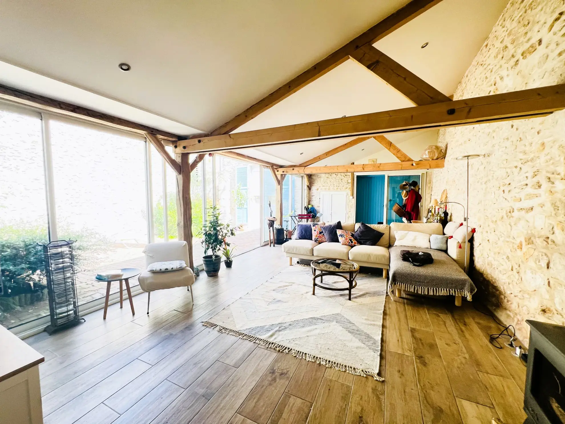 Maison rénovée de 119 m² en centre-ville d'Auneau avec terrasse et garage