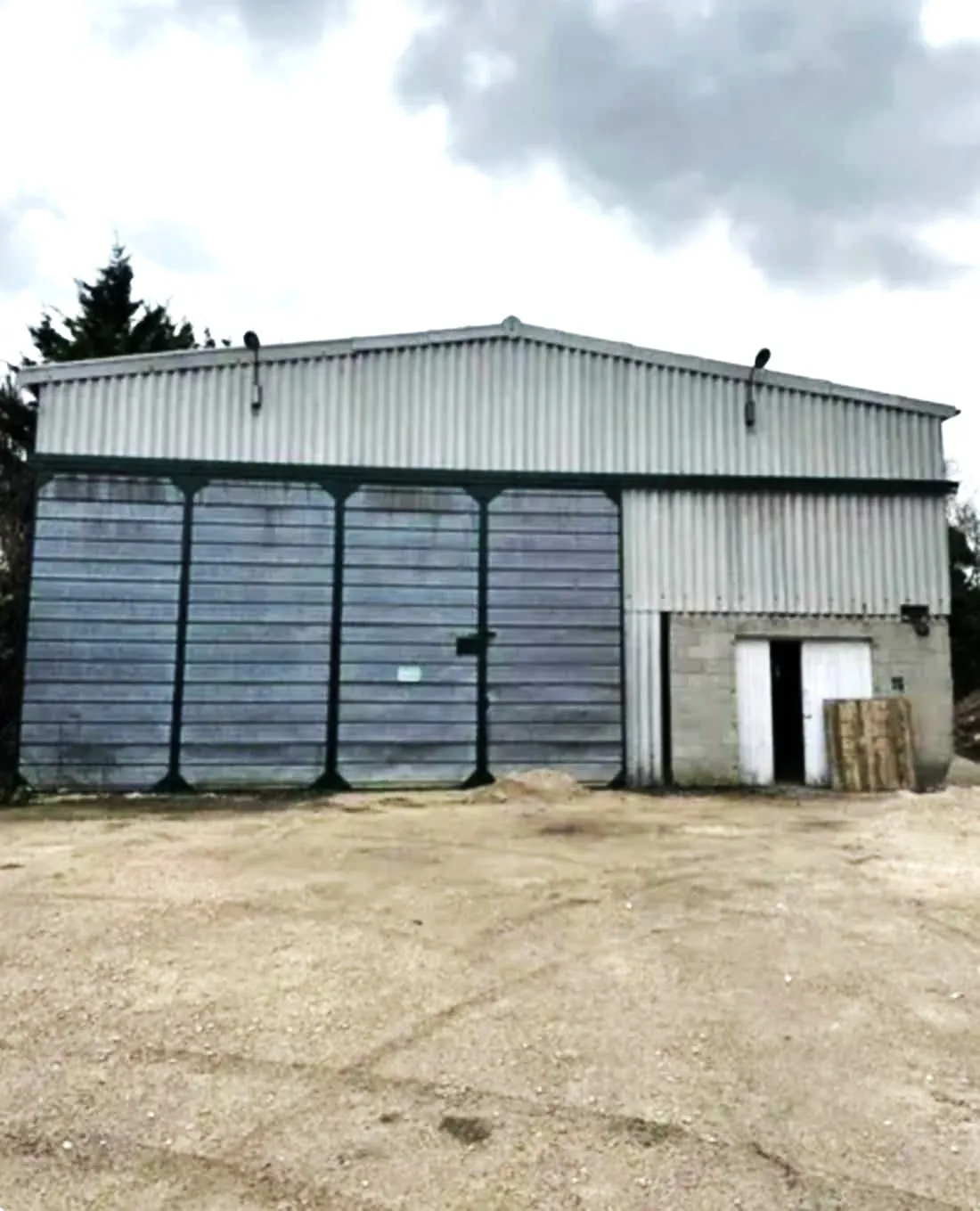 Hangar de stockage à vendre à Breviandes — Espace sécurisé et calme
