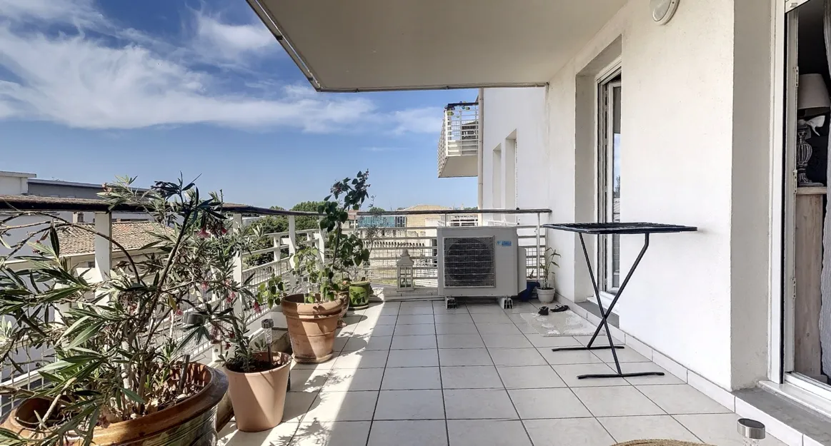 Appartement T3 avec terrasse et parking à vendre à Avignon proche des remparts