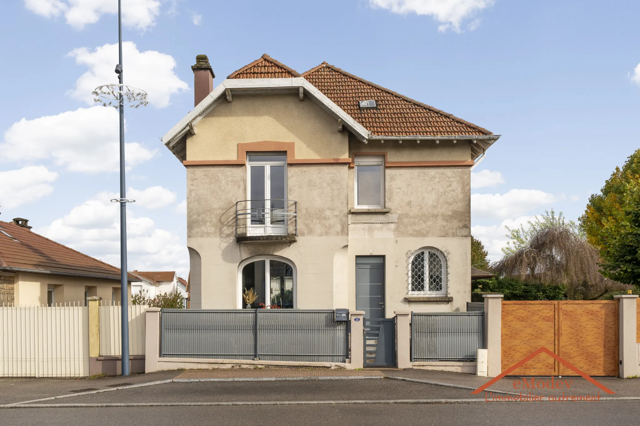 Maison de Ville Renovée à Golbey – 97 m2 avec Terrasse et Garage 