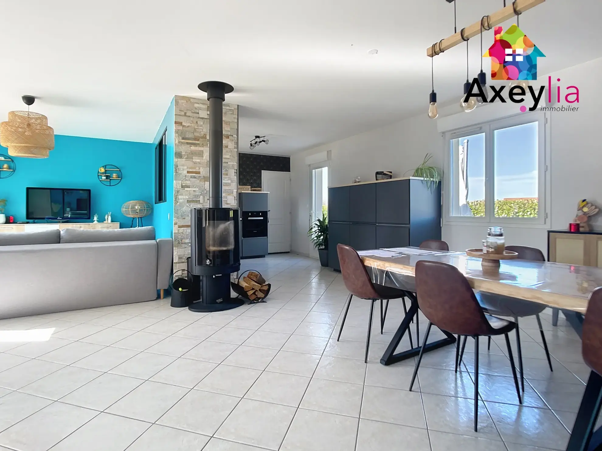 Maison de plain-pied à vendre à Saint-Jean-Saint-Maurice avec 3 chambres, garage et terrasses 
