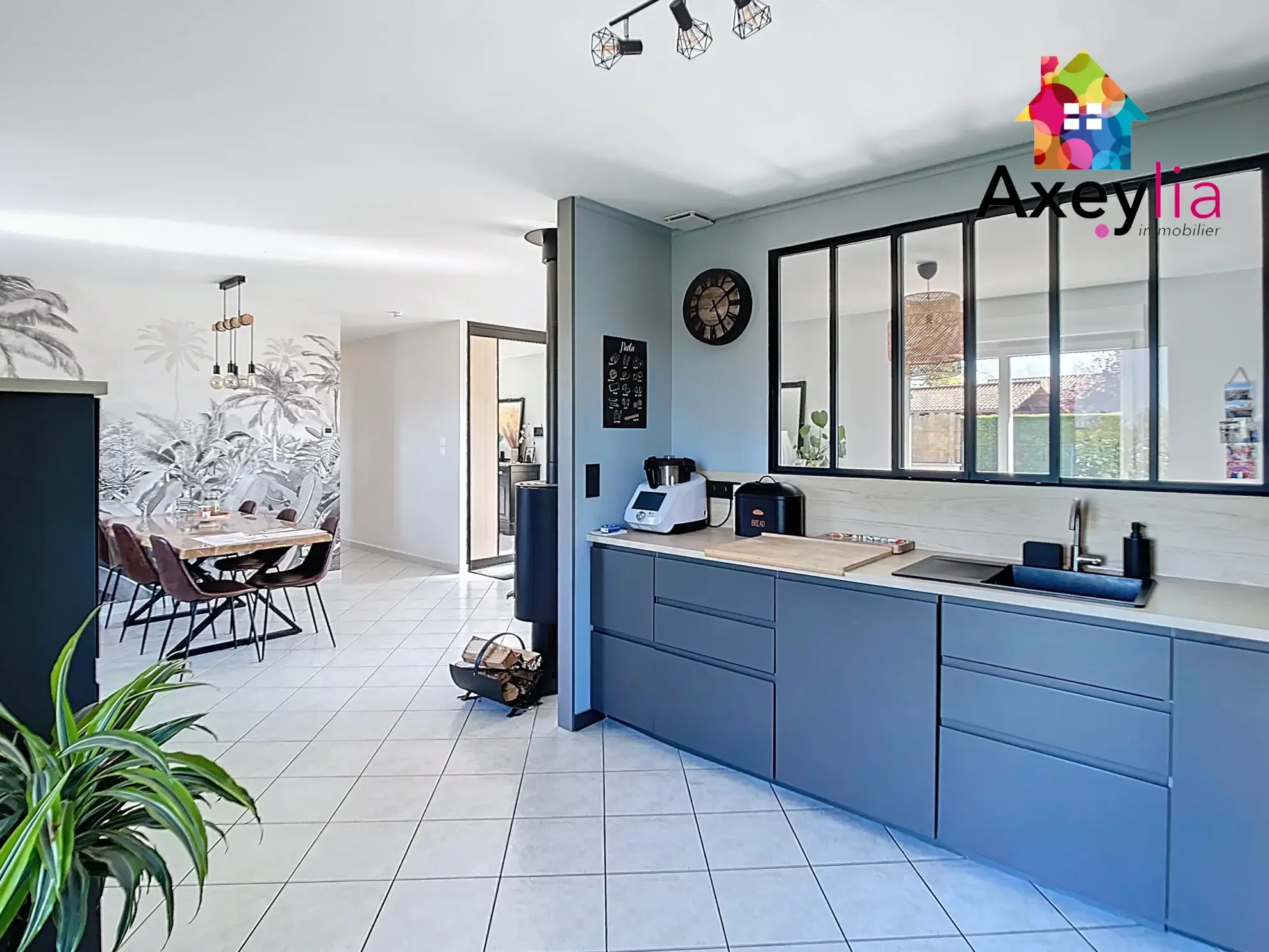 Maison de plain-pied à vendre à Saint-Jean-Saint-Maurice avec 3 chambres, garage et terrasses 
