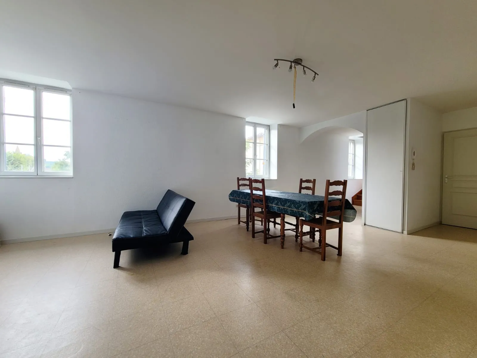 Vente duplex en hypercentre de Jassans-Riottier avec stationnement privatif 