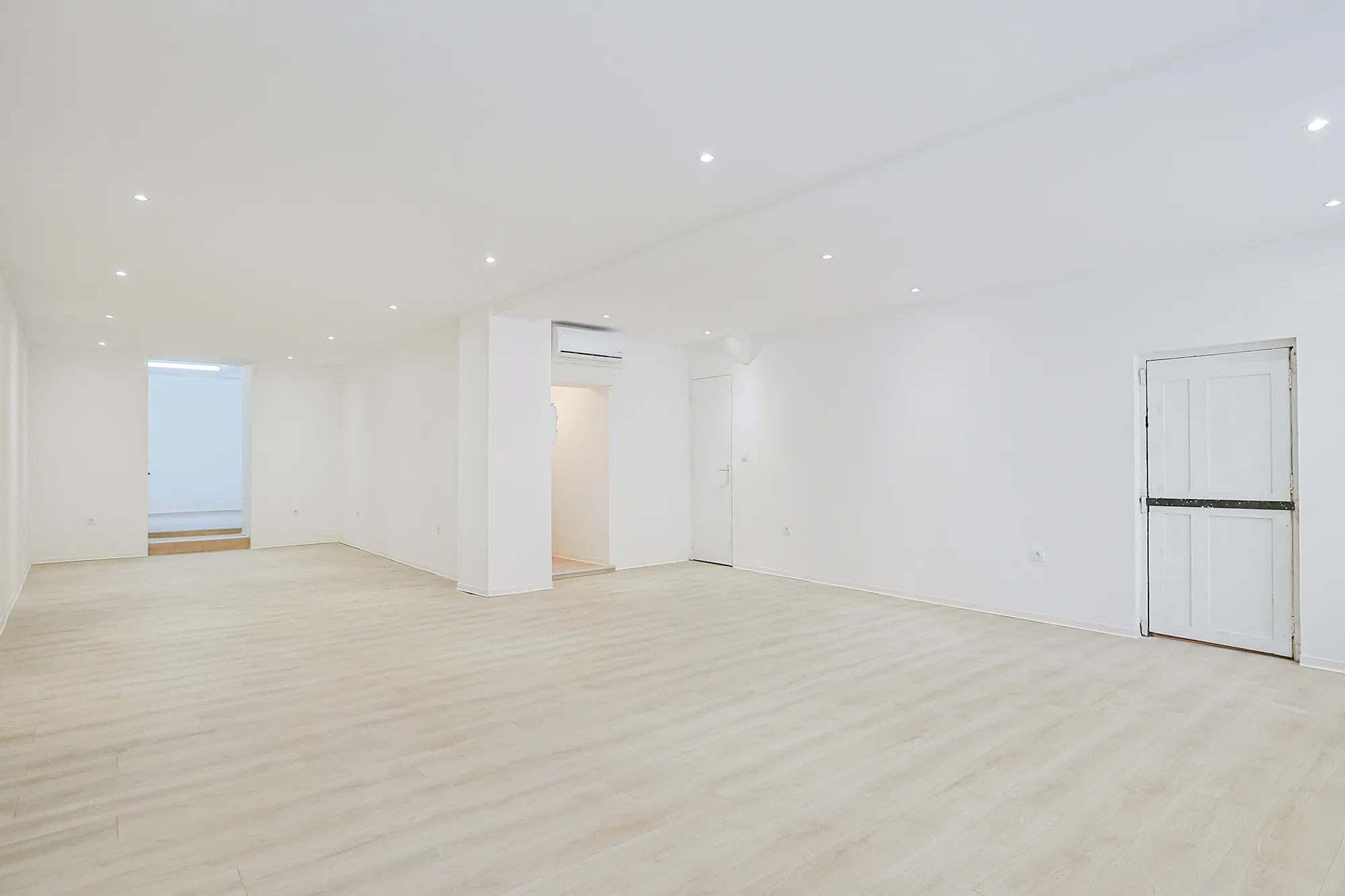 Local commercial divisible de 91,58 m² à Solliès-Pont en centre-ville 