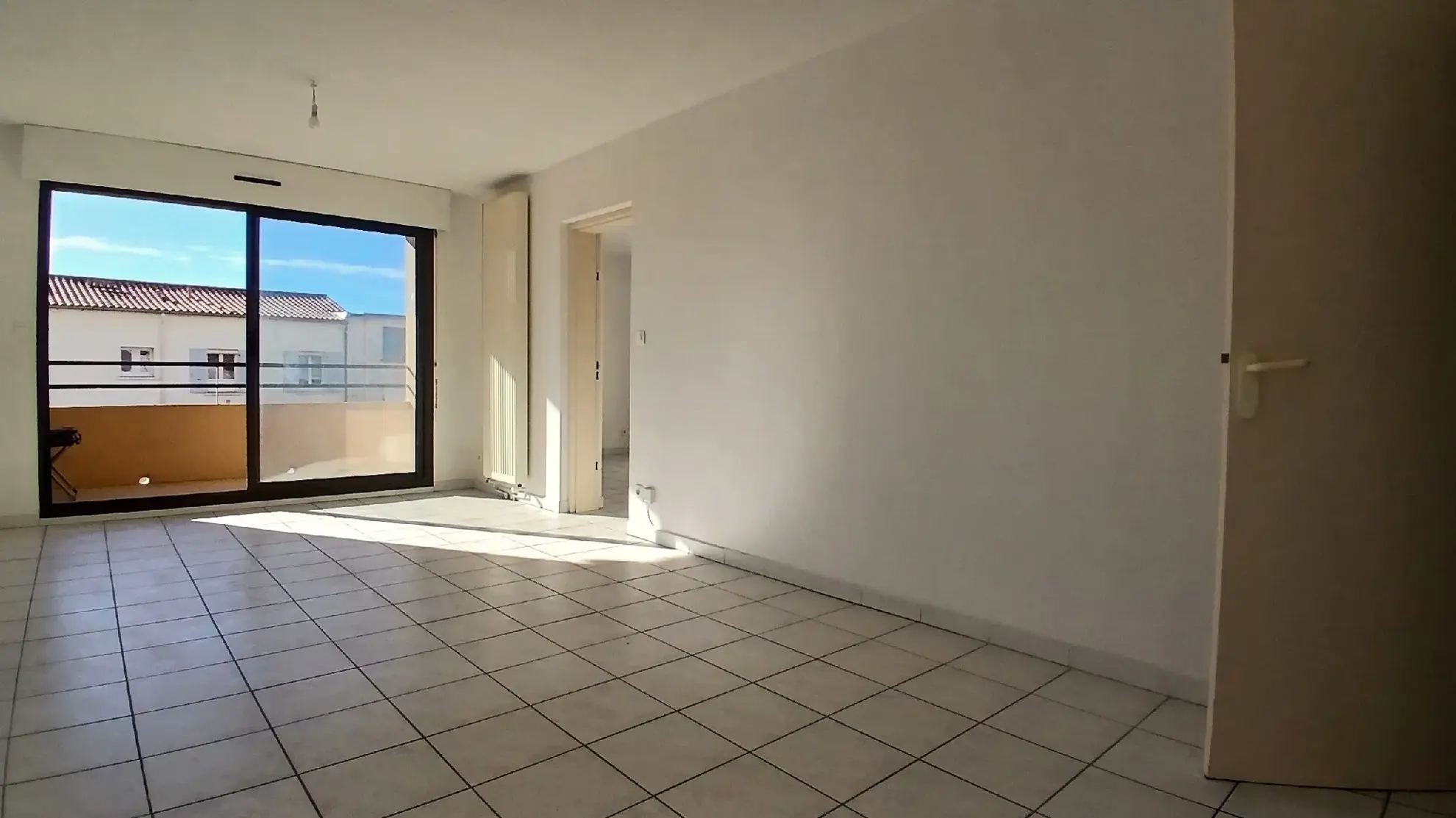 Appartement 3 pièces à Lunel – Centre-ville avec garage et loggia