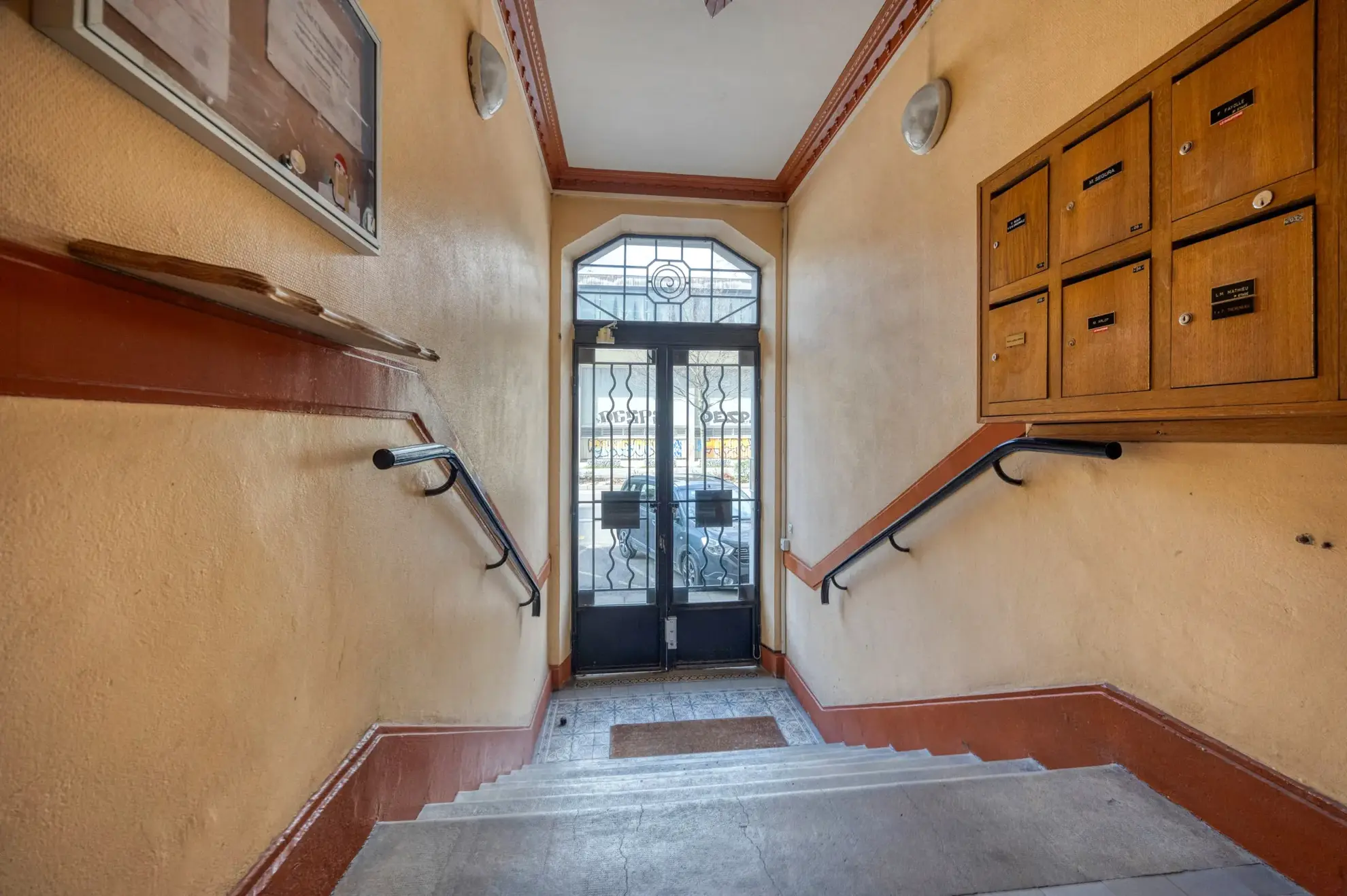 Appartement T3 rénové de 76 m2 à Grenoble Clémenceau avec cachet 