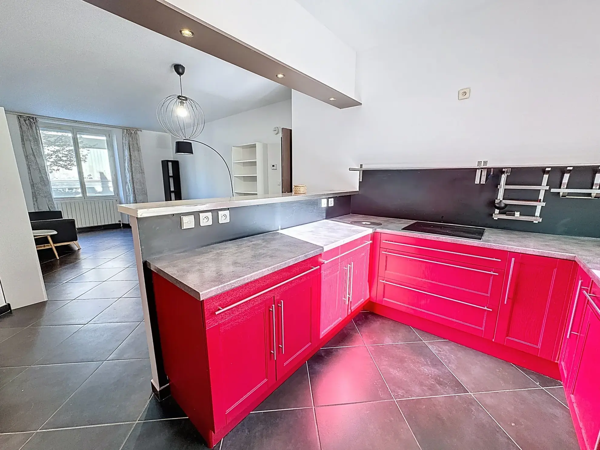 Appartement T3 rénové de 76 m2 à Grenoble Clémenceau avec cachet 