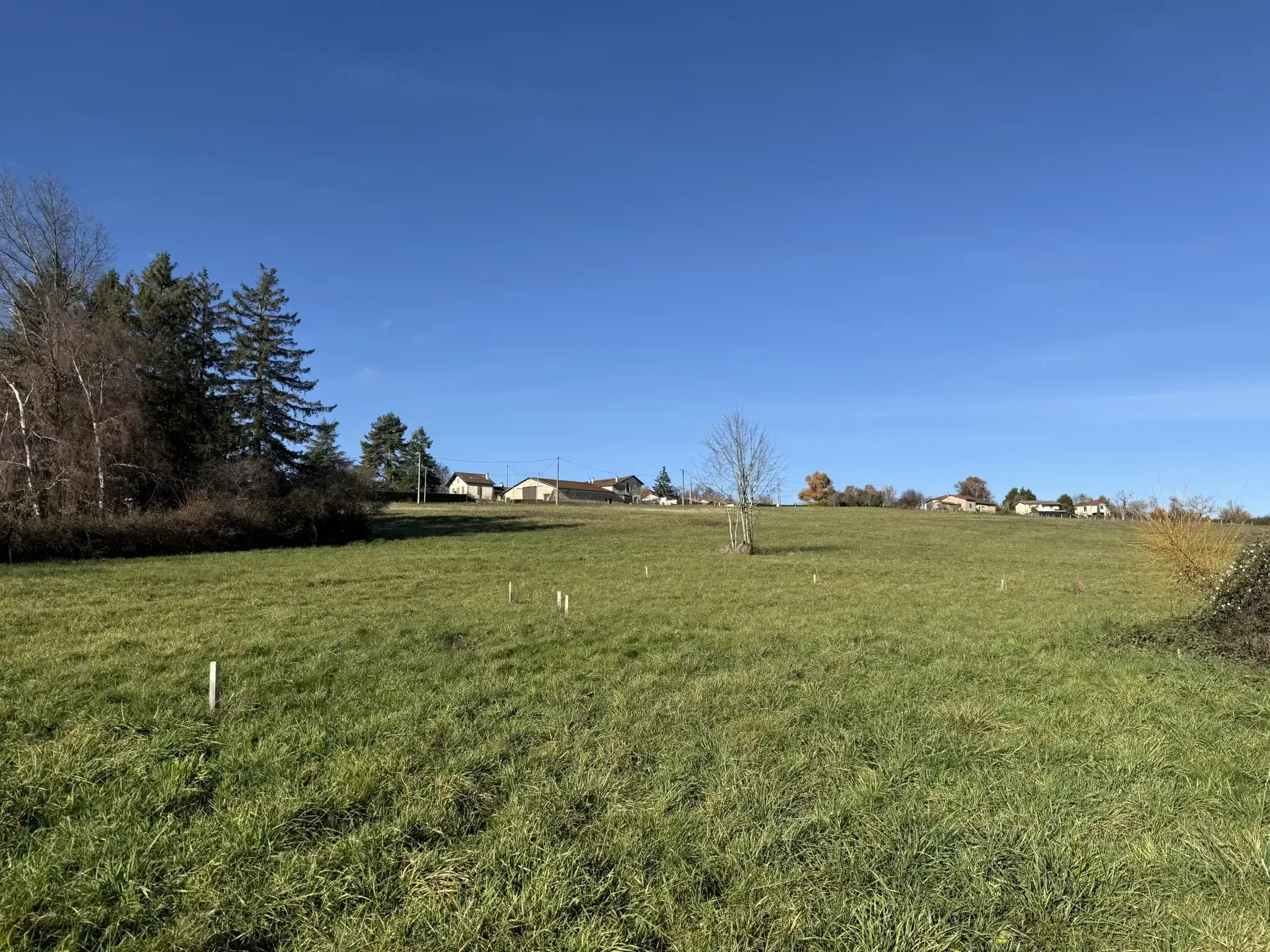 Terrain à bâtir de 663 m² à Primarette, vue dégagée et proximité du centre