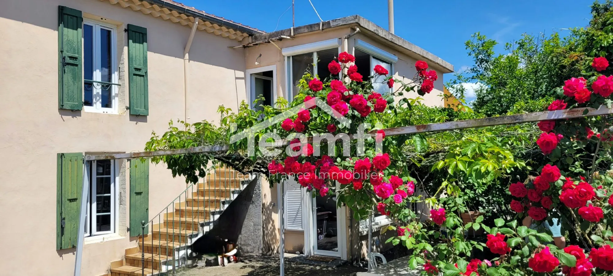 Maison à vendre de 93,92 m² avec jardin à Saint-Julien-les-Rosiers