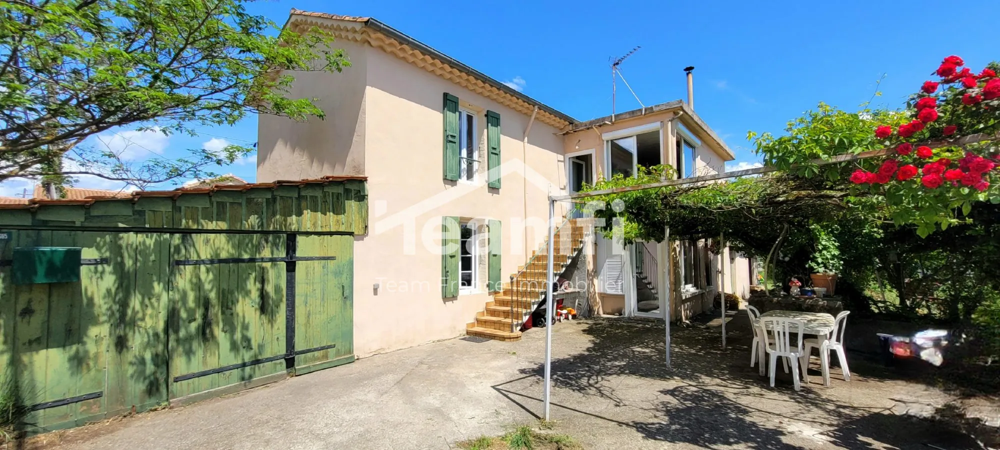 Maison à vendre de 93,92 m² avec jardin à Saint-Julien-les-Rosiers 