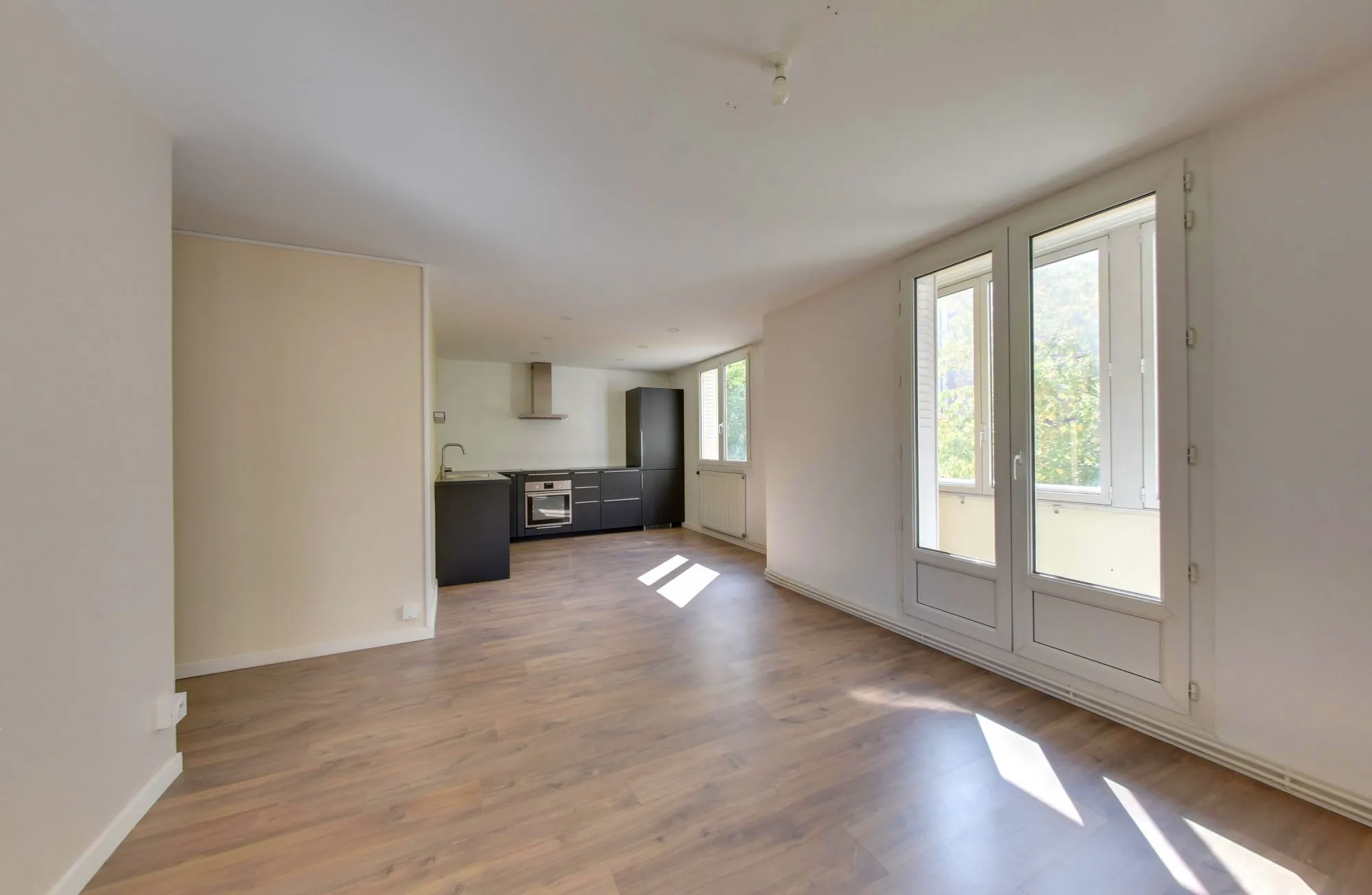 Appartement T3 rénové à vendre à Grenoble proche commodités 