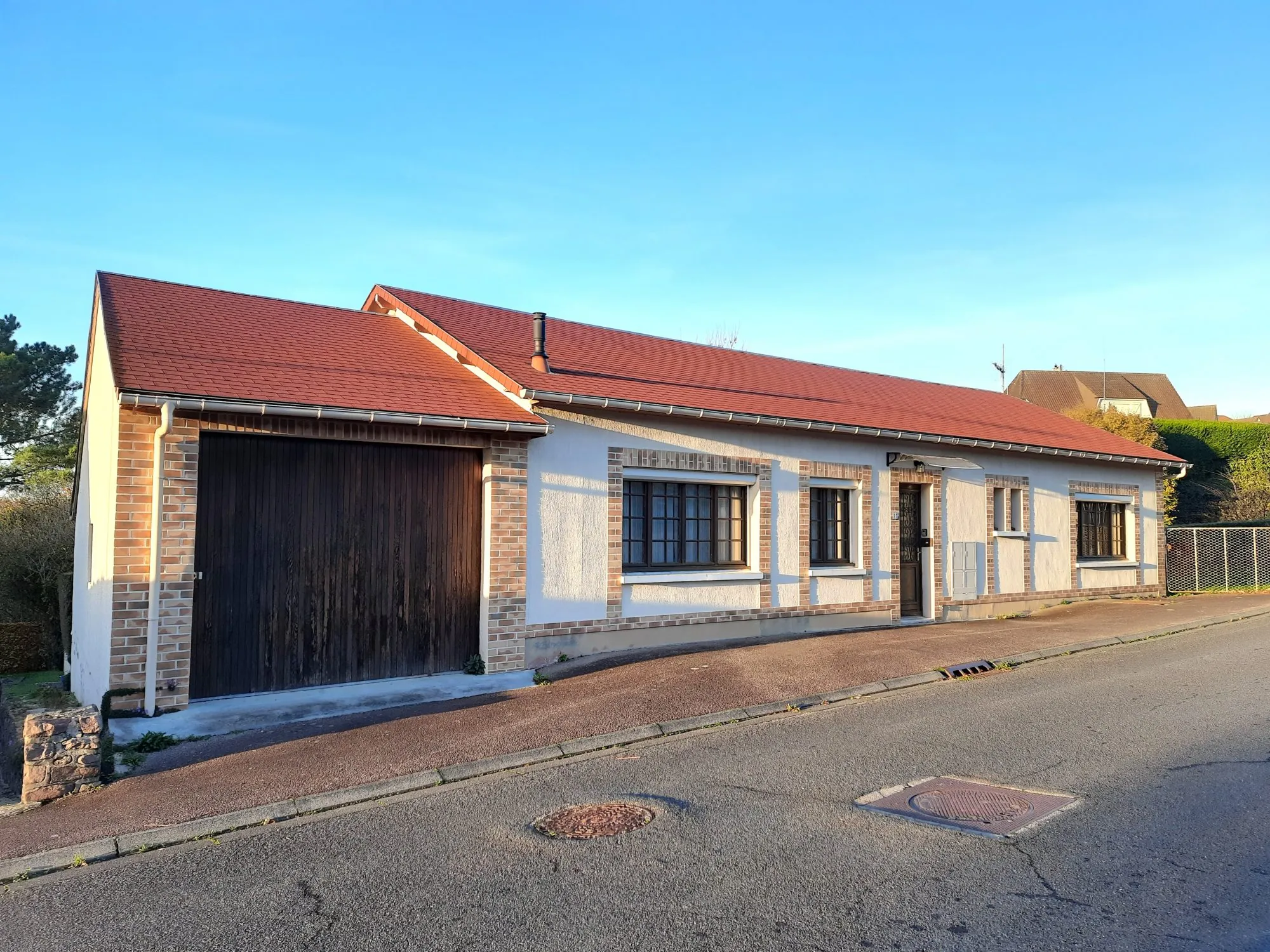 Maison de plain-pied à Cany-Barville avec 4 chambres et garage - Proche centre-ville