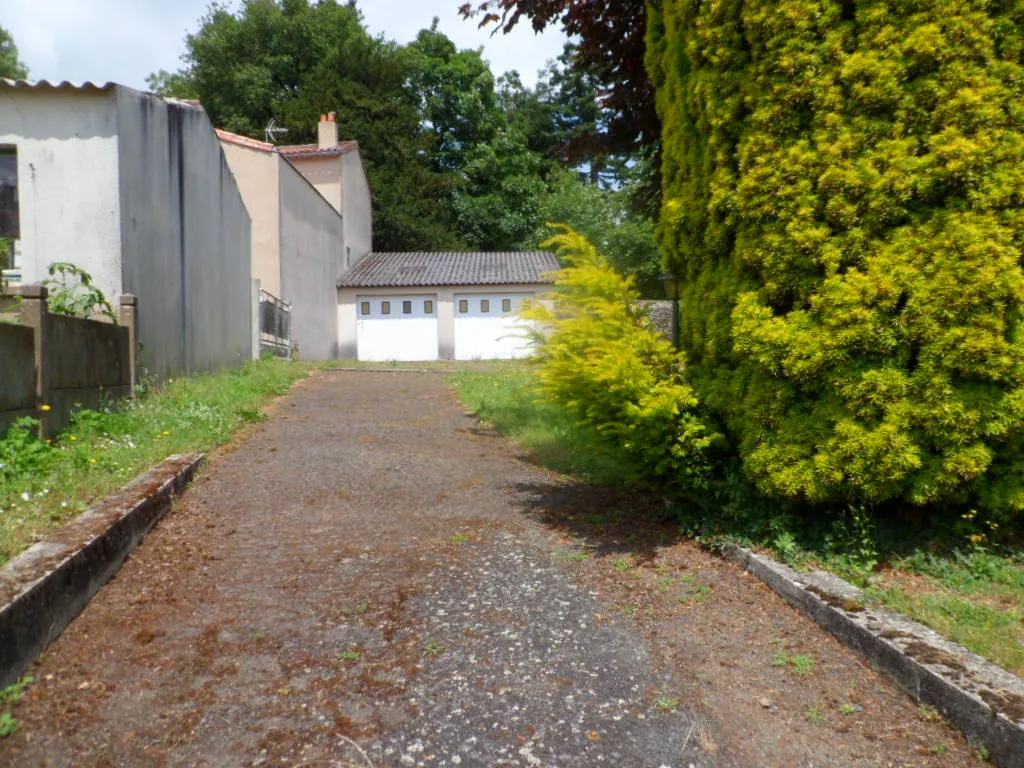 Maison familiale avec 5 chambres, jardin clos et garage à Sévermont, secteur Pouzaugues 