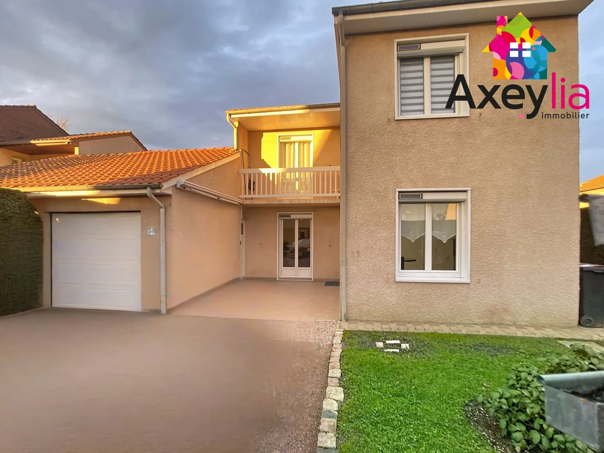 Maison rénovée de 3 chambres avec terrasse et terrain à Mably près de Roanne