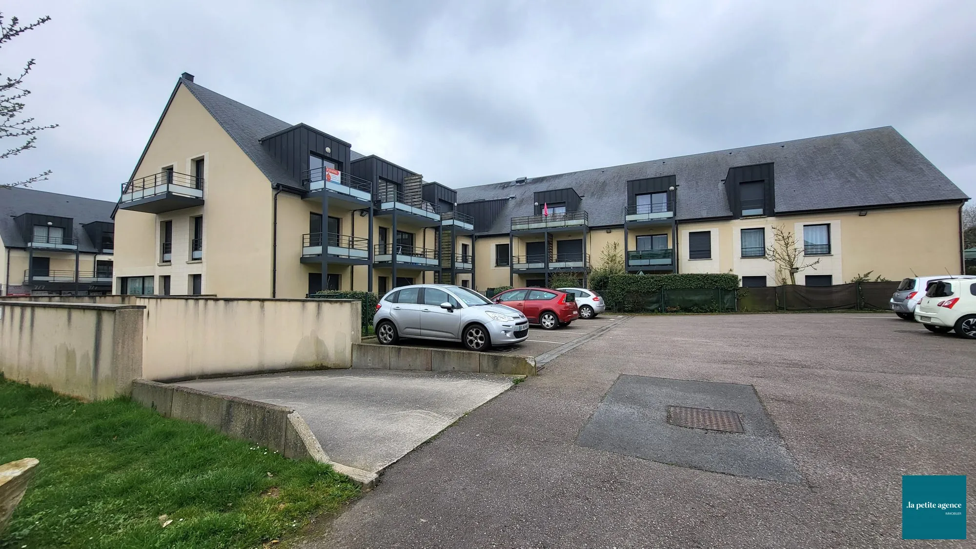 Bel appartement en rez-de-jardin de 43 m² à Honfleur avec terrasse et parking privé 