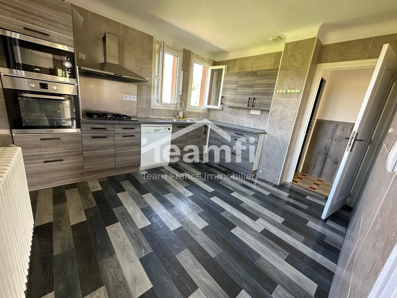 Maison à vendre à Thiers – 95 m², jardin et garage, quartier calme