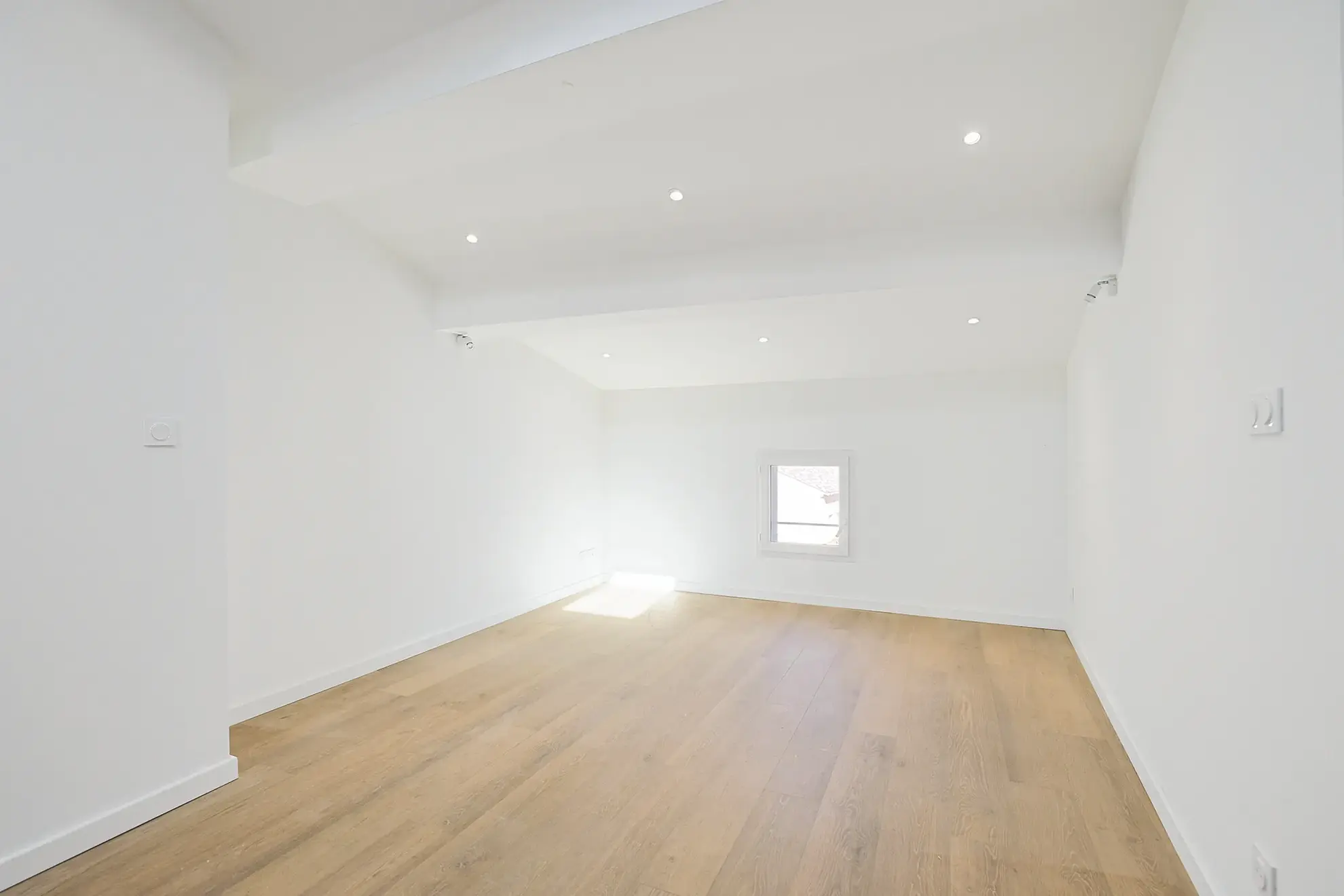 Appartement T4 rénové de 85,8 m² au cœur de Solliès-Pont 
