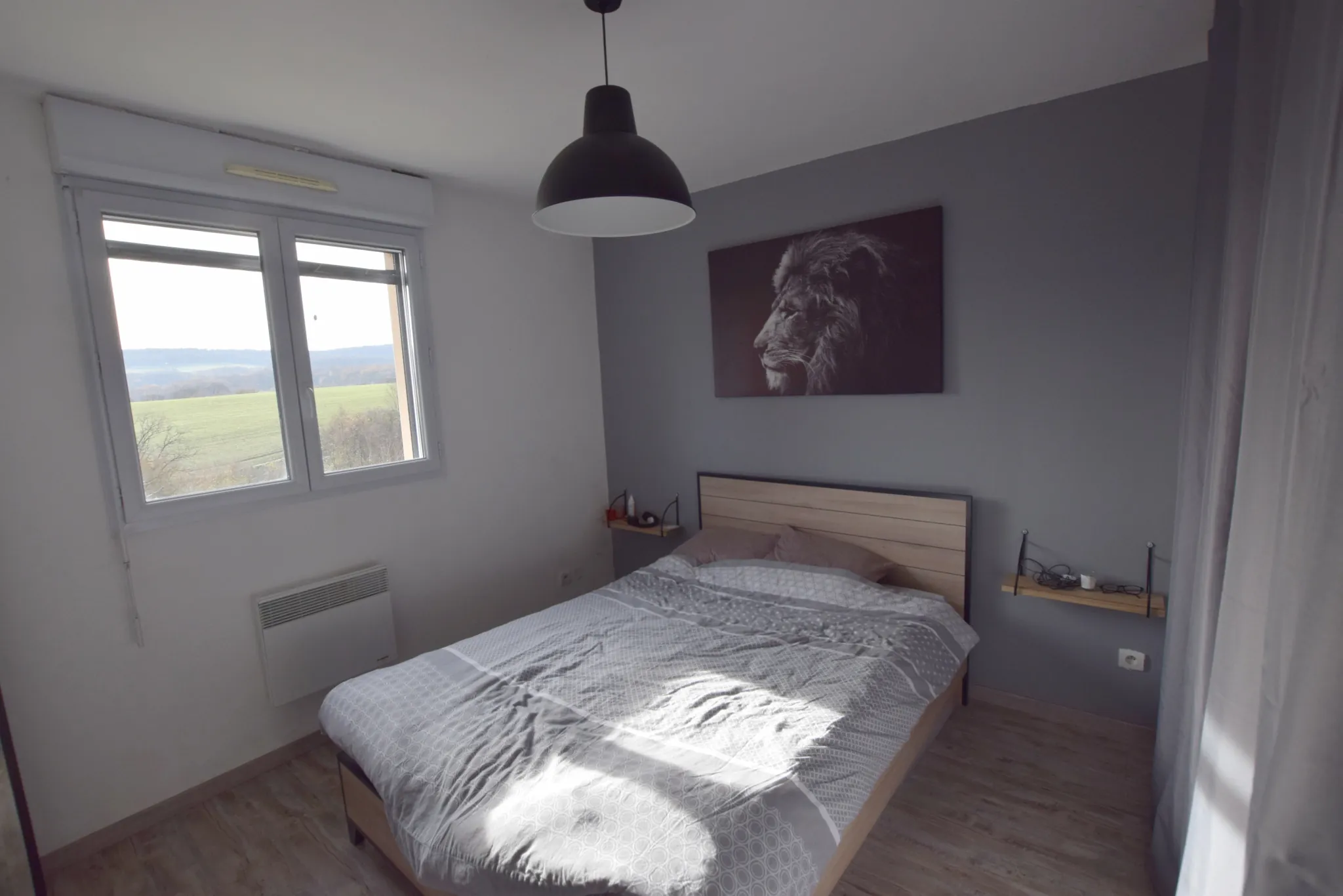 Maison moderne et lumineuse à Saulnot avec jardin et piscine 