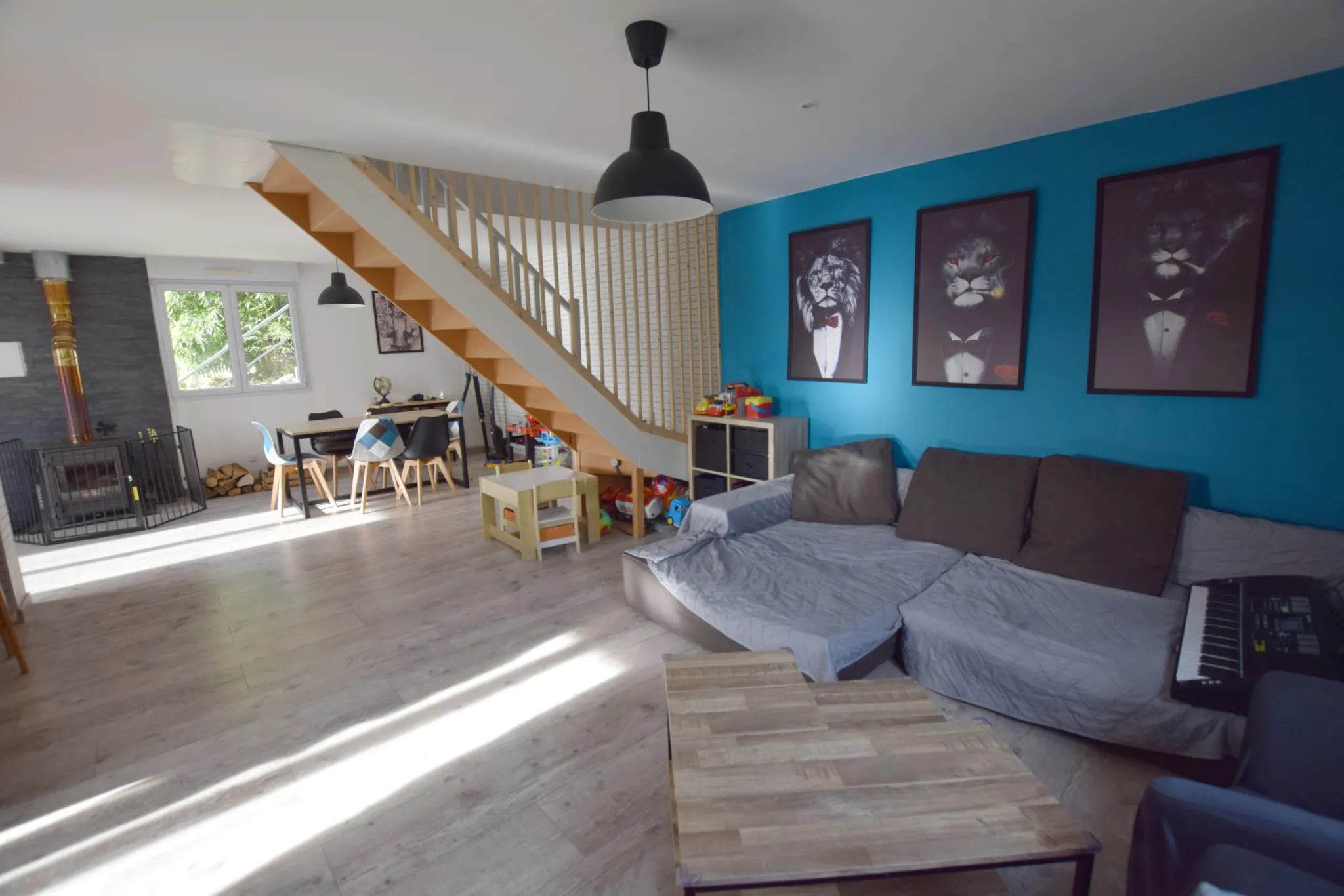 Maison moderne et lumineuse à Saulnot avec jardin et piscine 