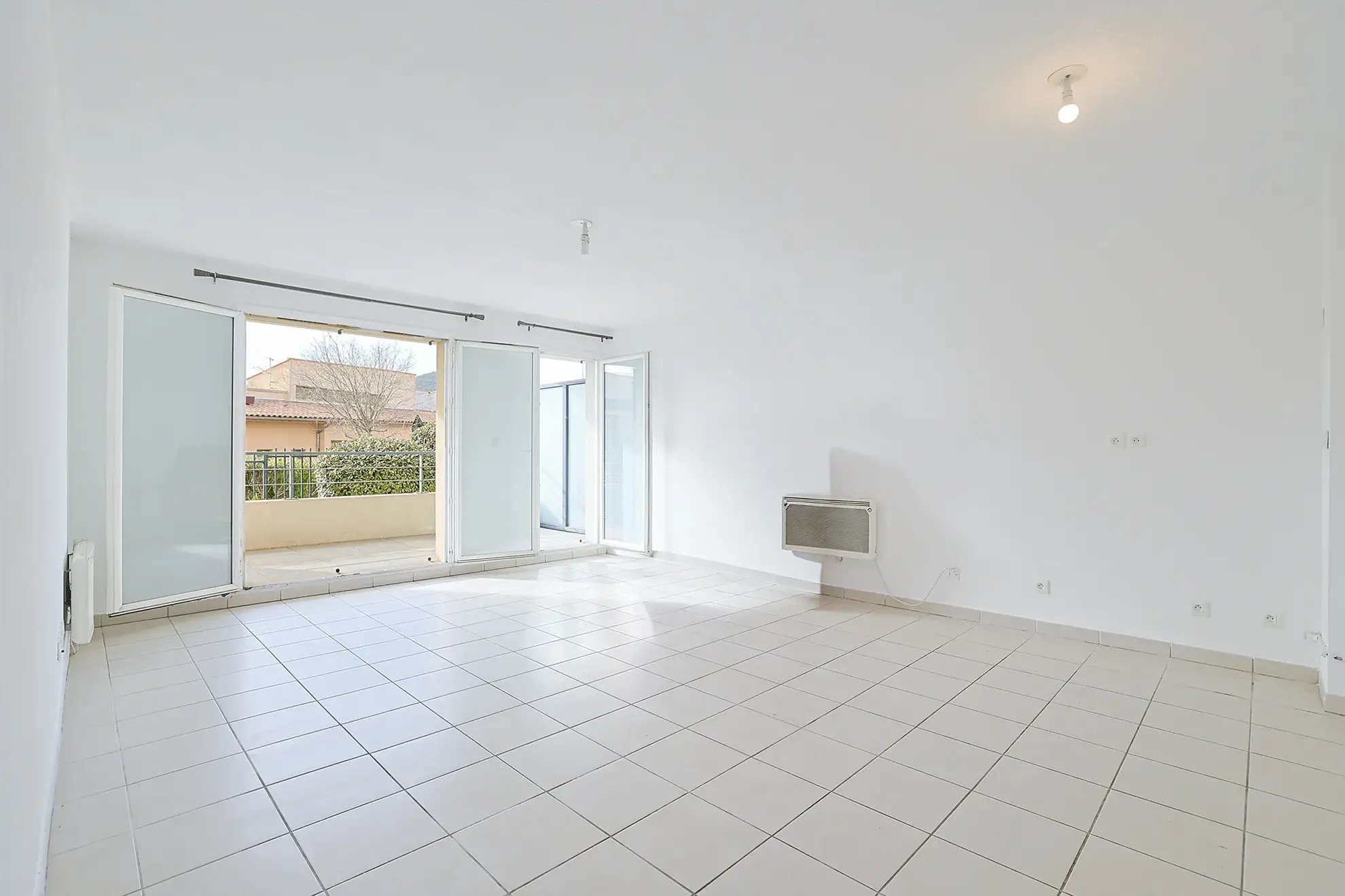 Appartement T3 avec terrasse et garages à Cuers - Résidence sécurisée 