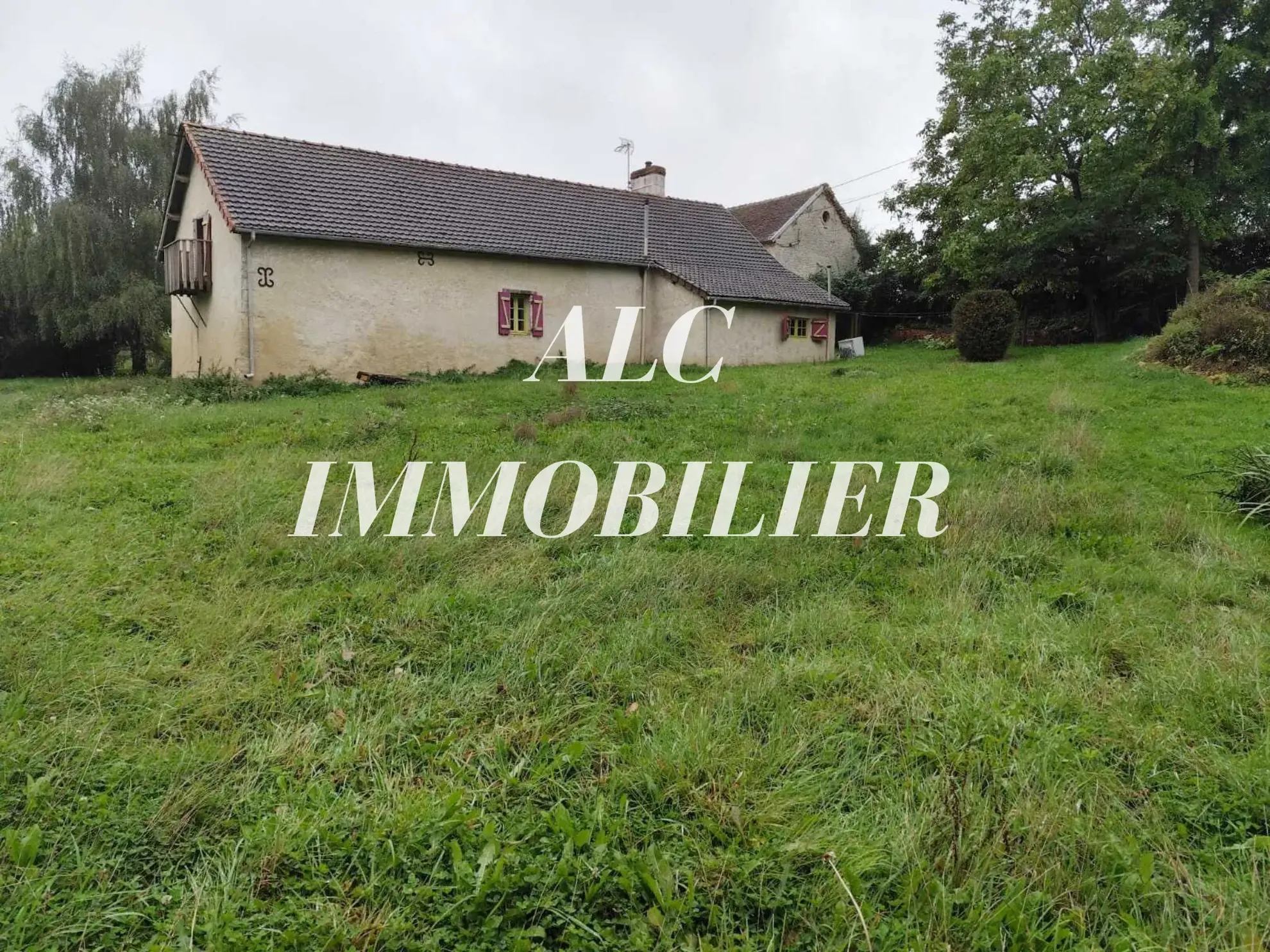 Maison en pierre avec grandes dépendances et terrain à Cherance (72)