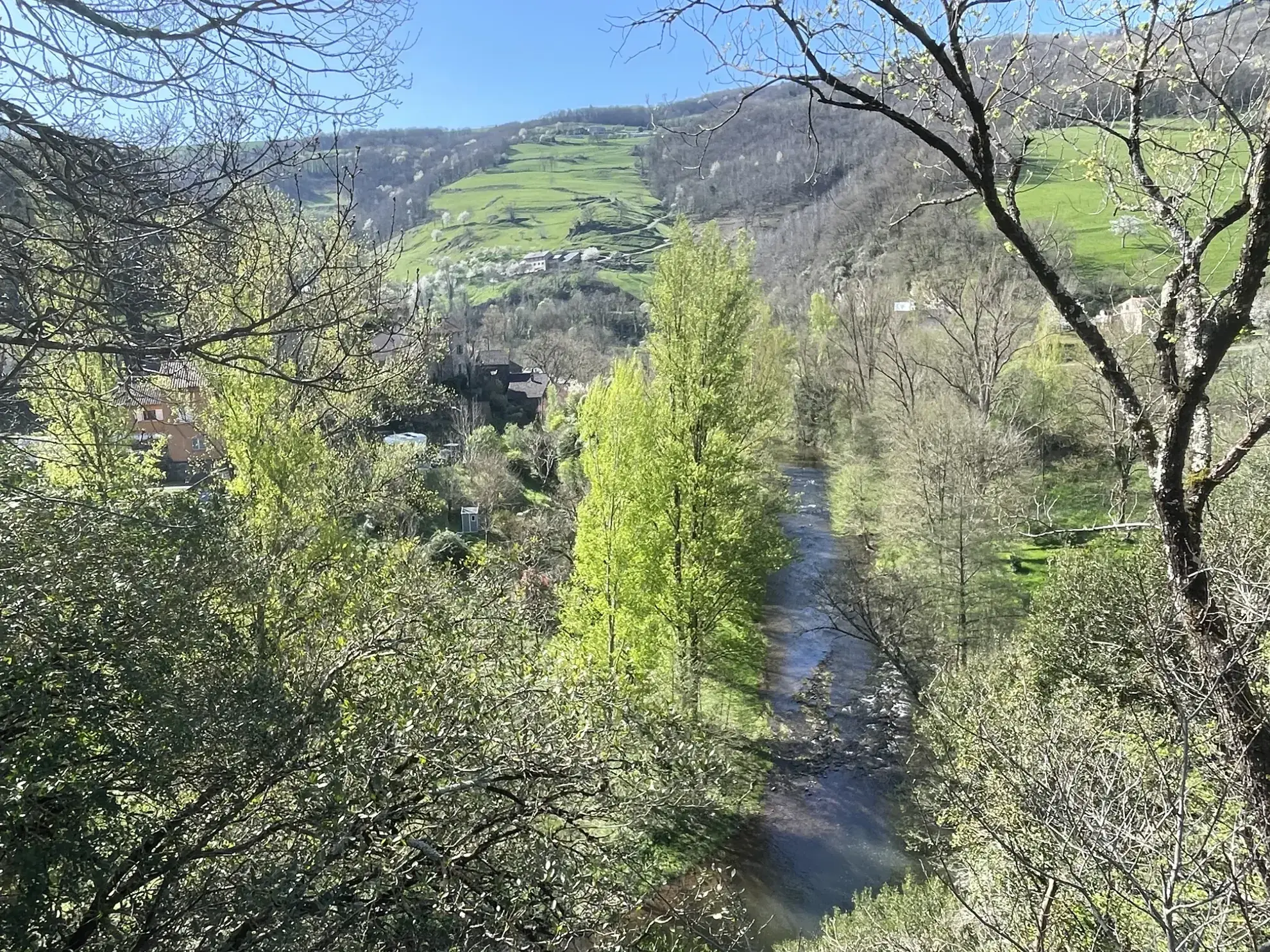 Maison en pierres avec terrain à Balaguier-sur-Rance - Cadre paisible et vue rivière 