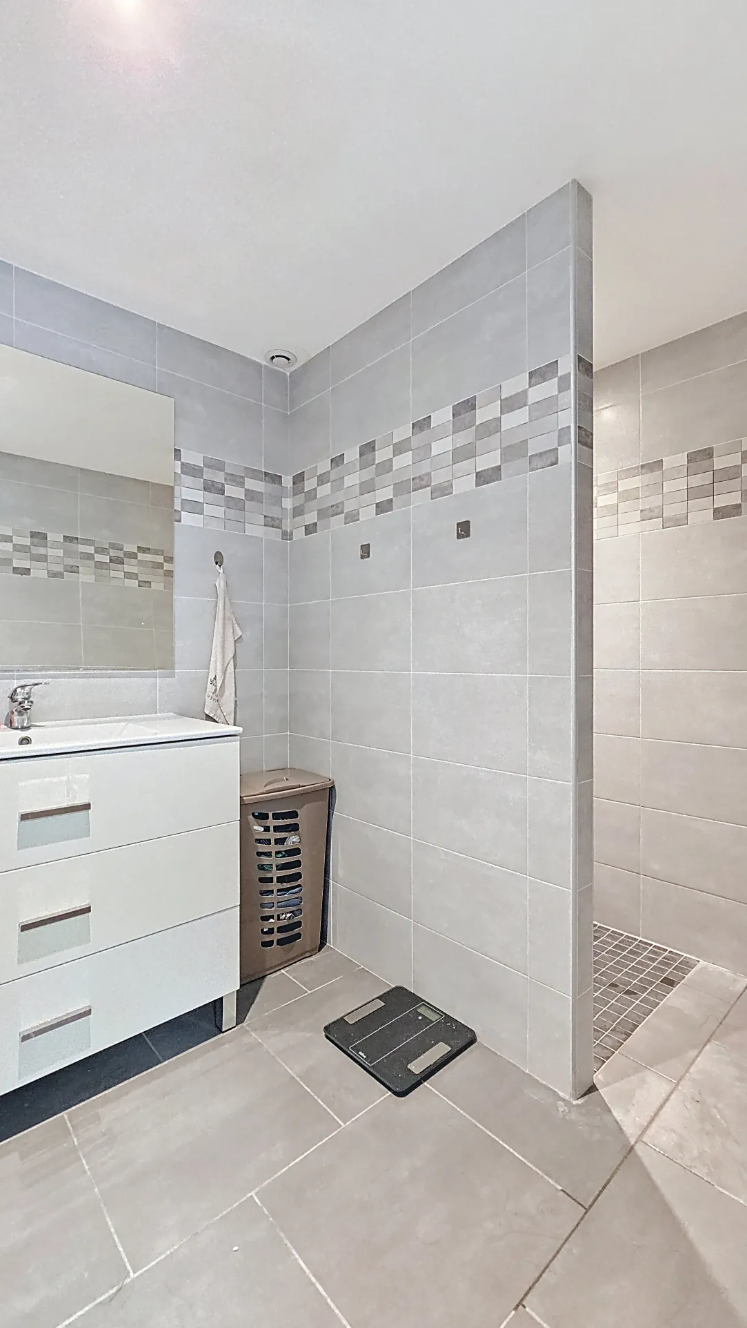 Maison de plain-pied avec 3 chambres et garage à Frans 