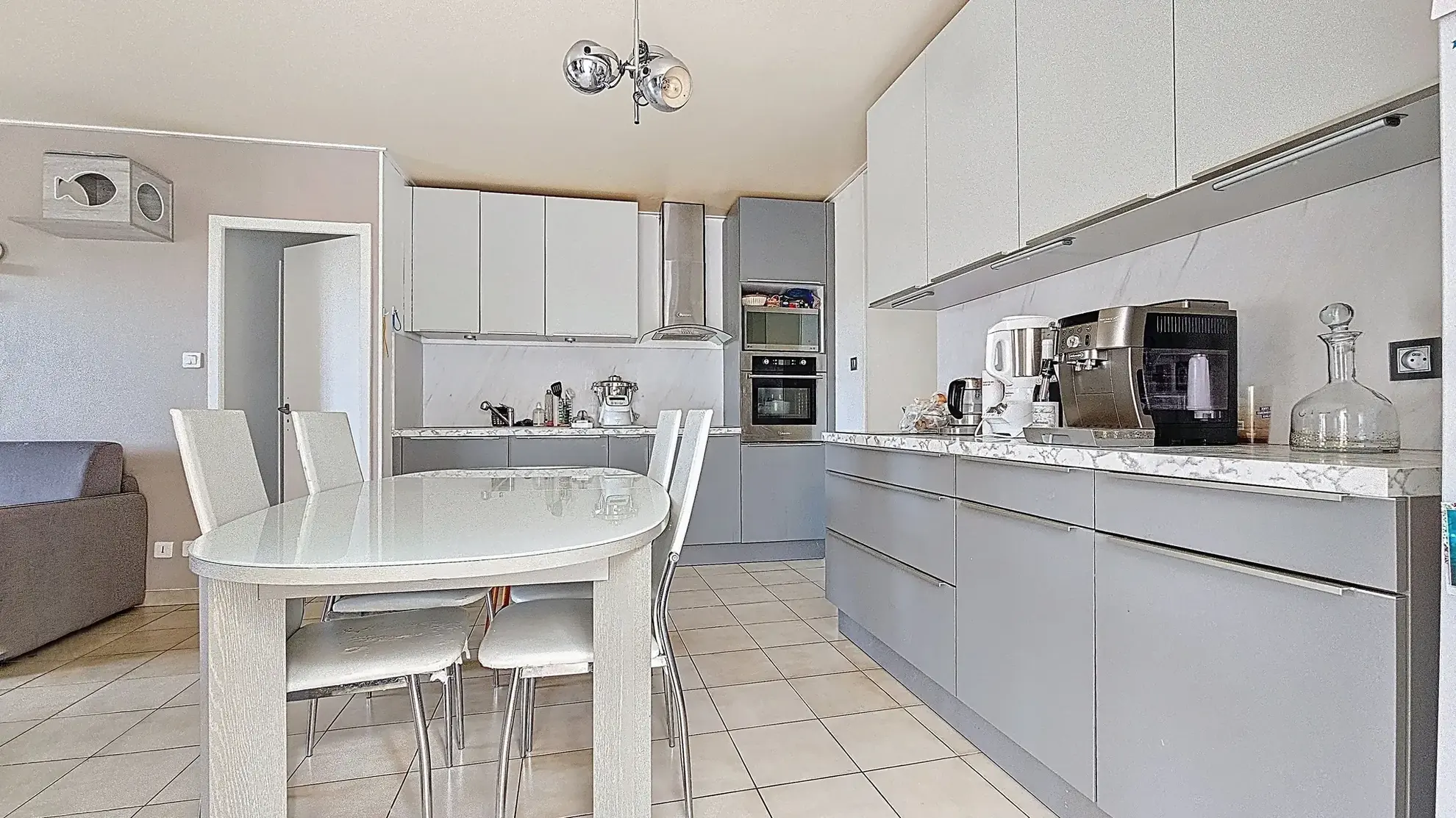 Maison de plain-pied avec 3 chambres et garage à Frans 