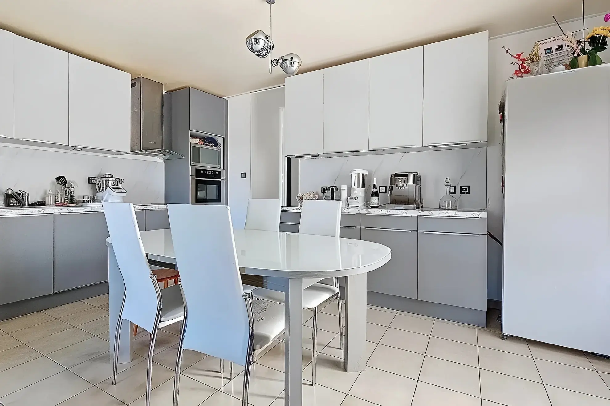 Maison de plain-pied avec 3 chambres et garage à Frans 