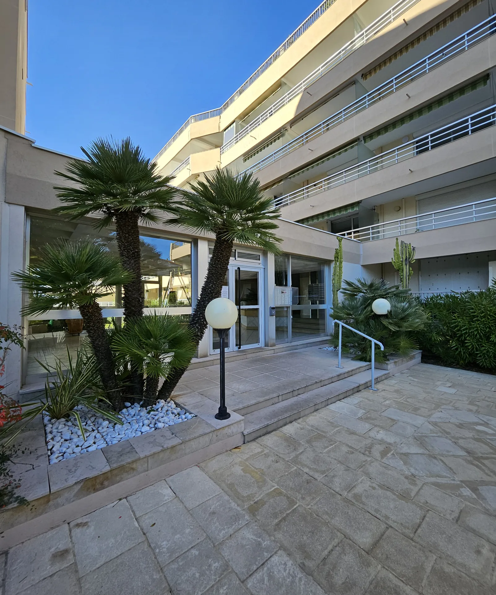 Studio rénové face à la marina à Saint-Raphaël - Idéal investissement ou pied-à-terre 