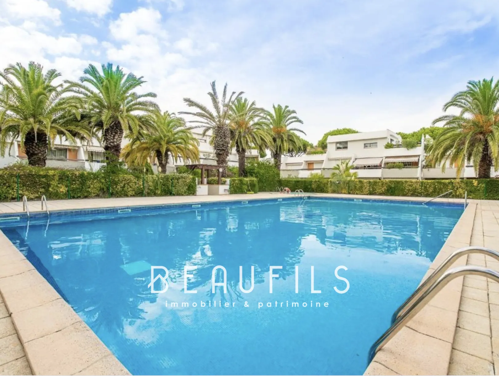 Studio rez-de-jardin à La Grande Motte avec jardin privatif, piscine et parking