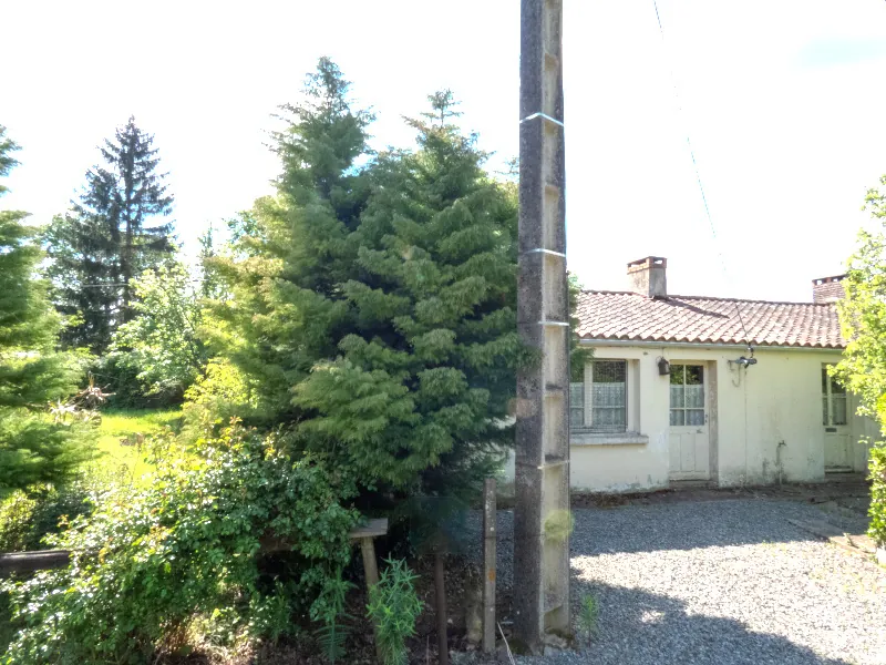Maison à rénover de 68 m² avec terrain de 1574 m² à Moutiers-les-Mauxfaits