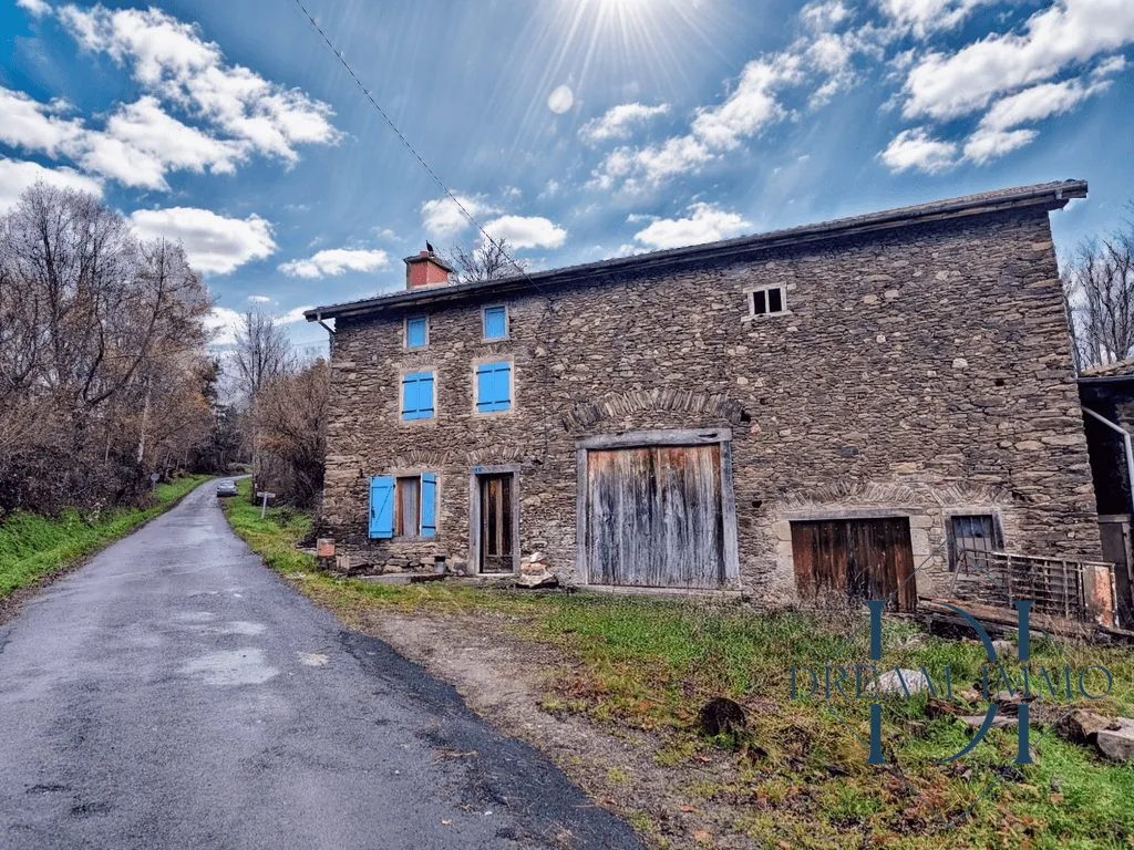 Ferme à vendre dans le Puy-de-Dôme avec grand potentiel et environnement paisible 