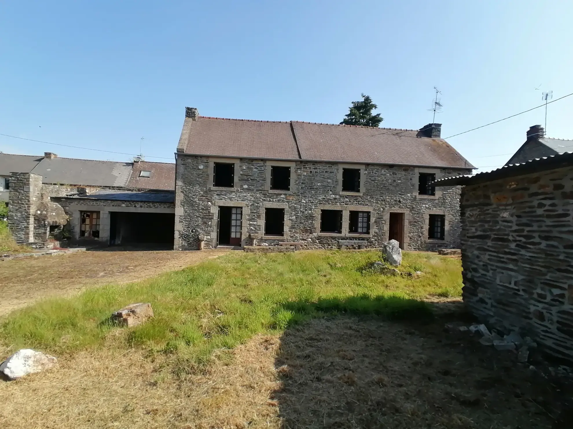 Longère à rénover à Guilliers - Maison en pierre avec terrain de 671 m²