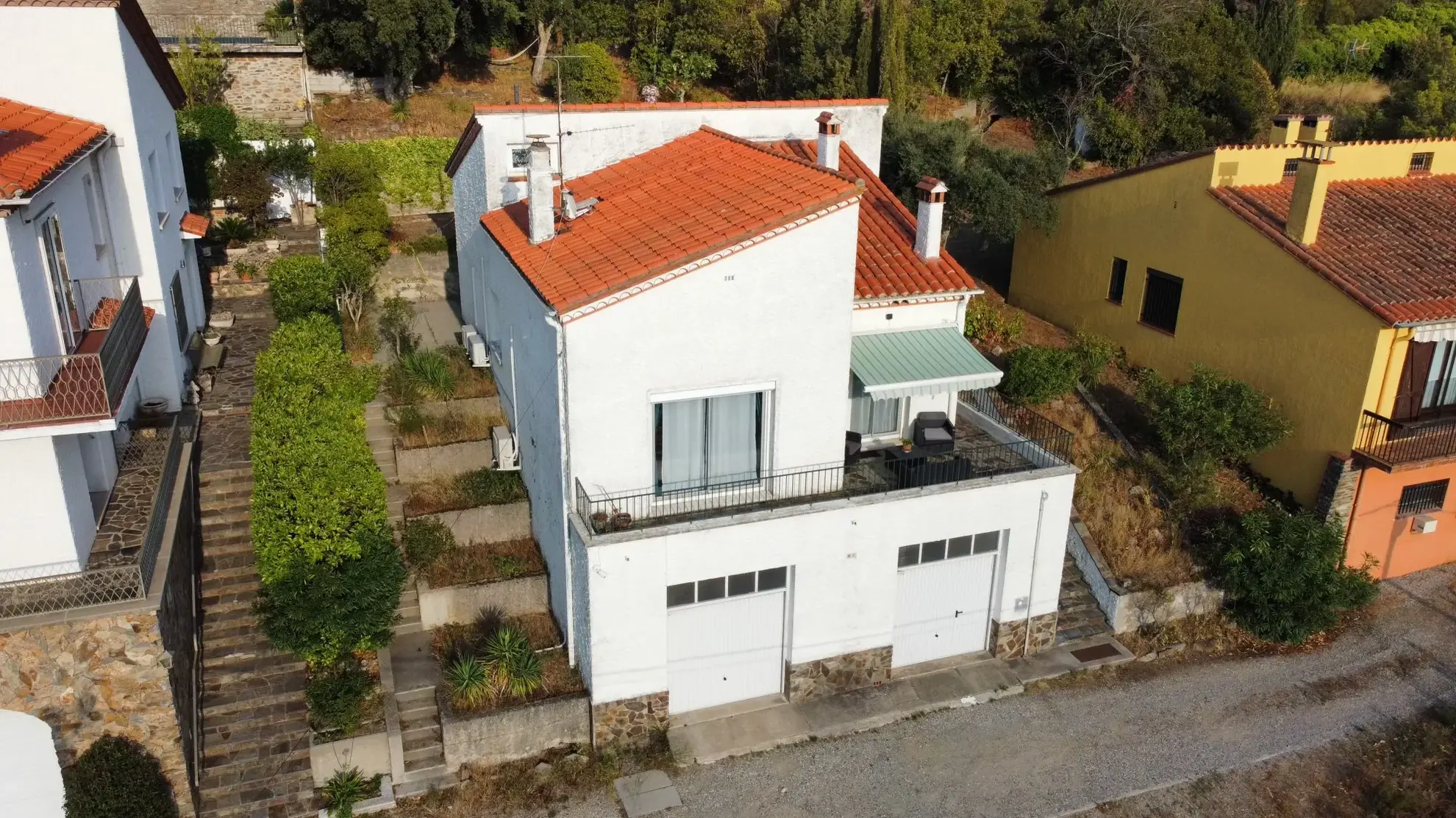 Villa lumineuse avec vue panoramique et double garage proche Le Boulou