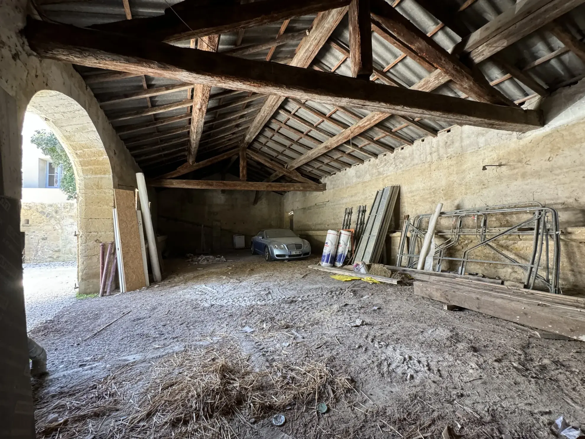 Grange de 160 m² à vendre en hyper-centre de Sommières - Opportunité idéale