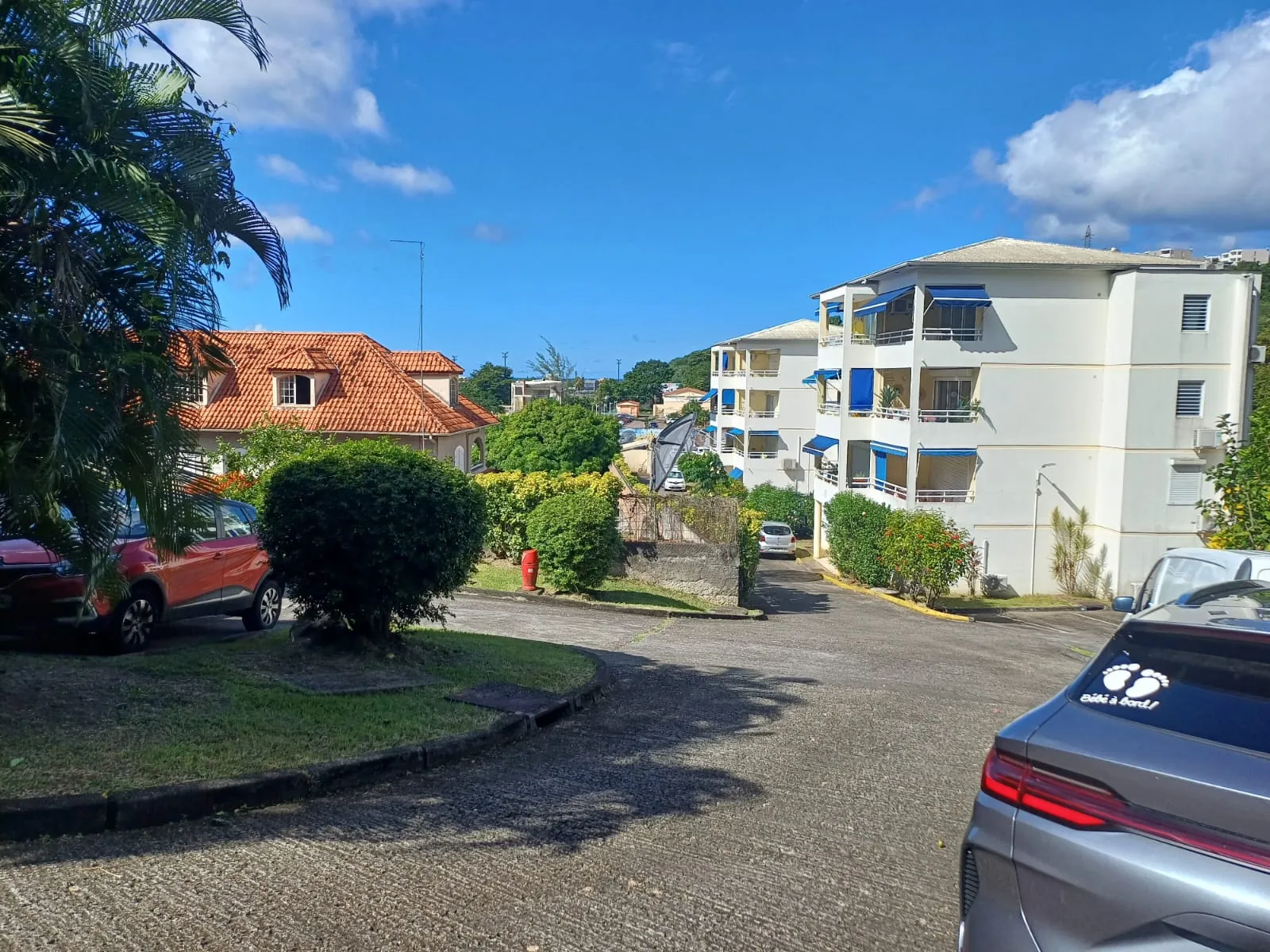 A vendre T2 à Schoelcher avec locataire en place - Résidence sécurisée 