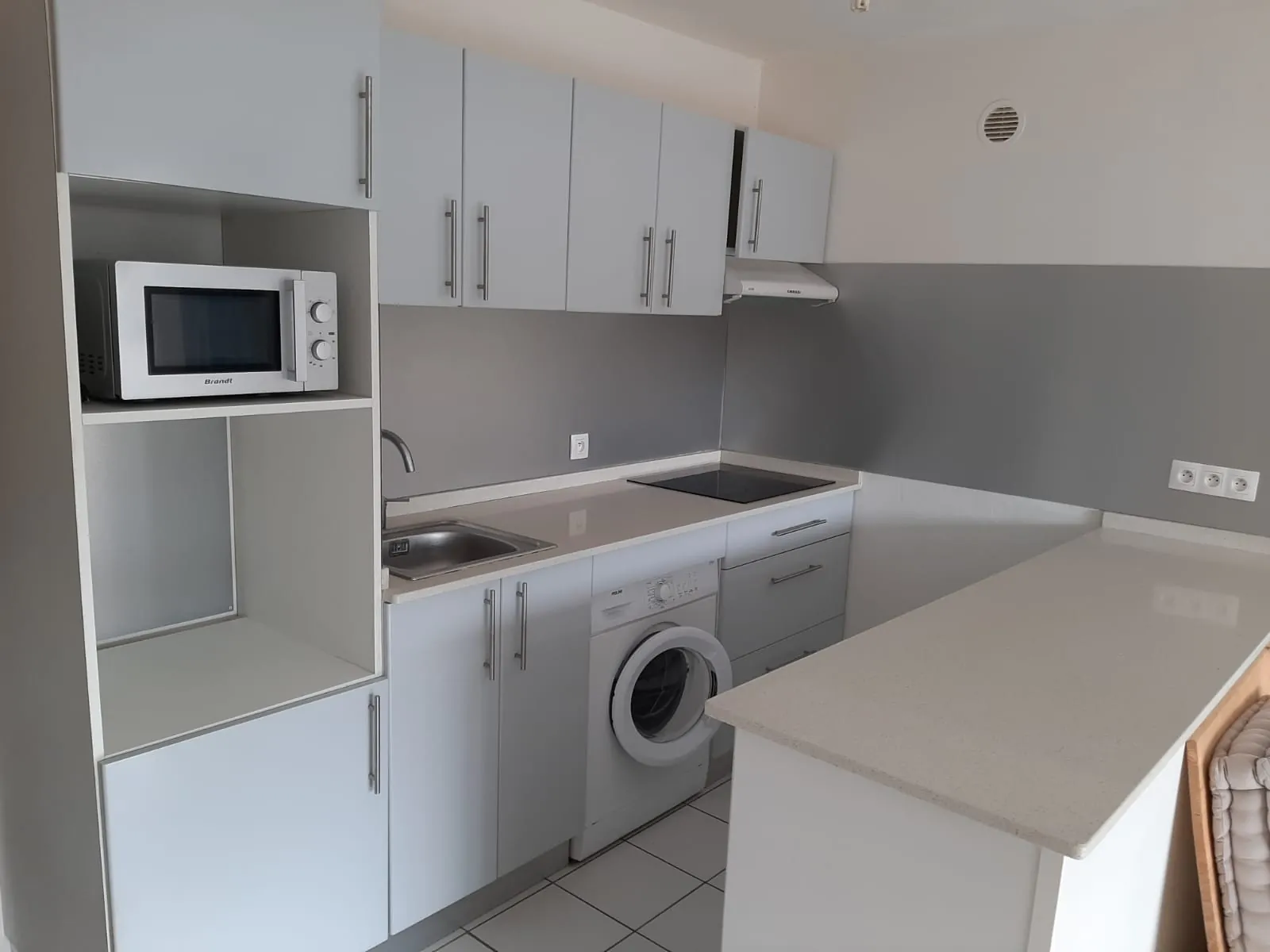 A vendre T2 à Schoelcher avec locataire en place - Résidence sécurisée 