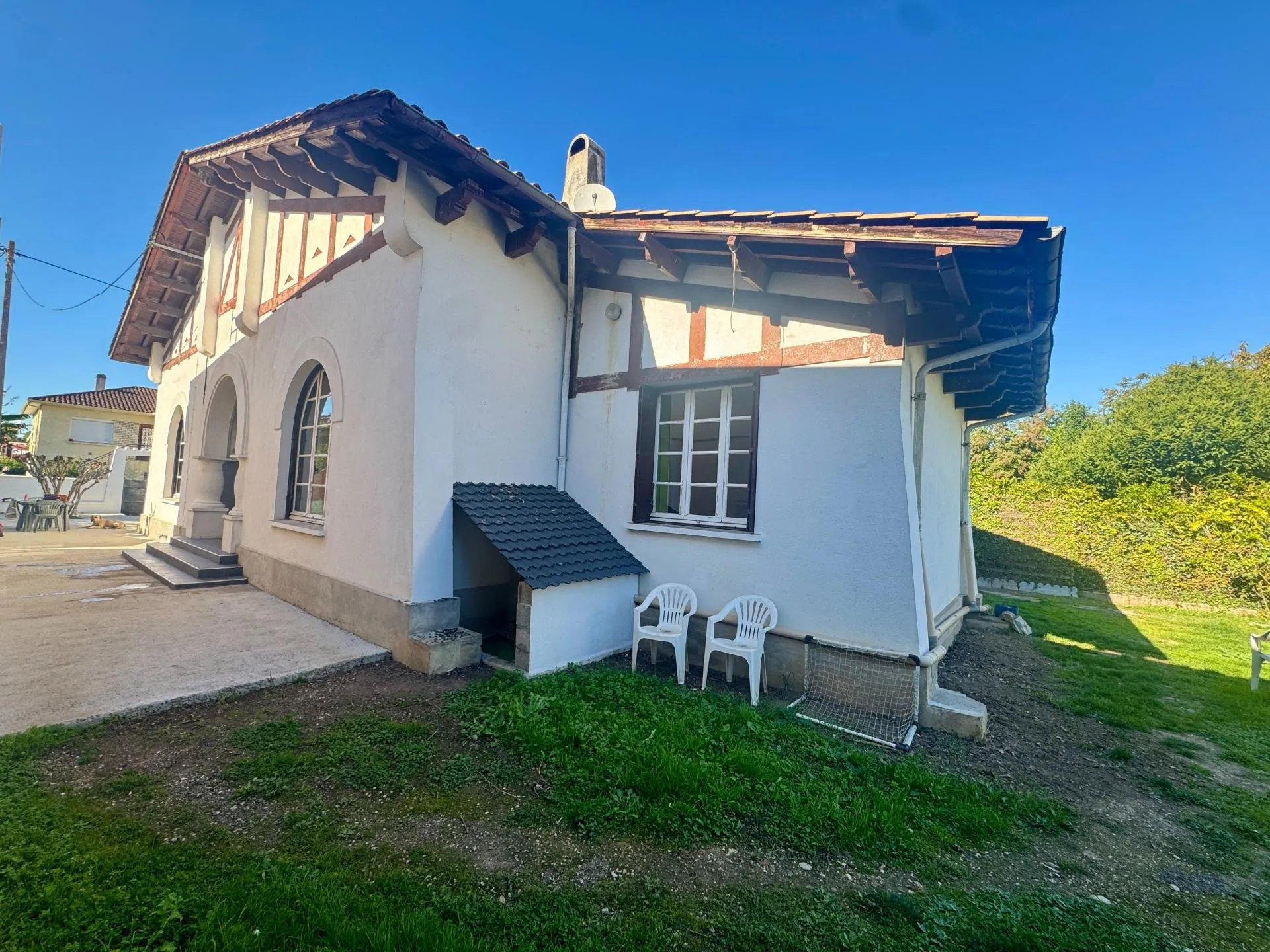 Maison de plain-pied à Villeneuve-sur-Lot avec 4 chambres, terrasse et dépendance